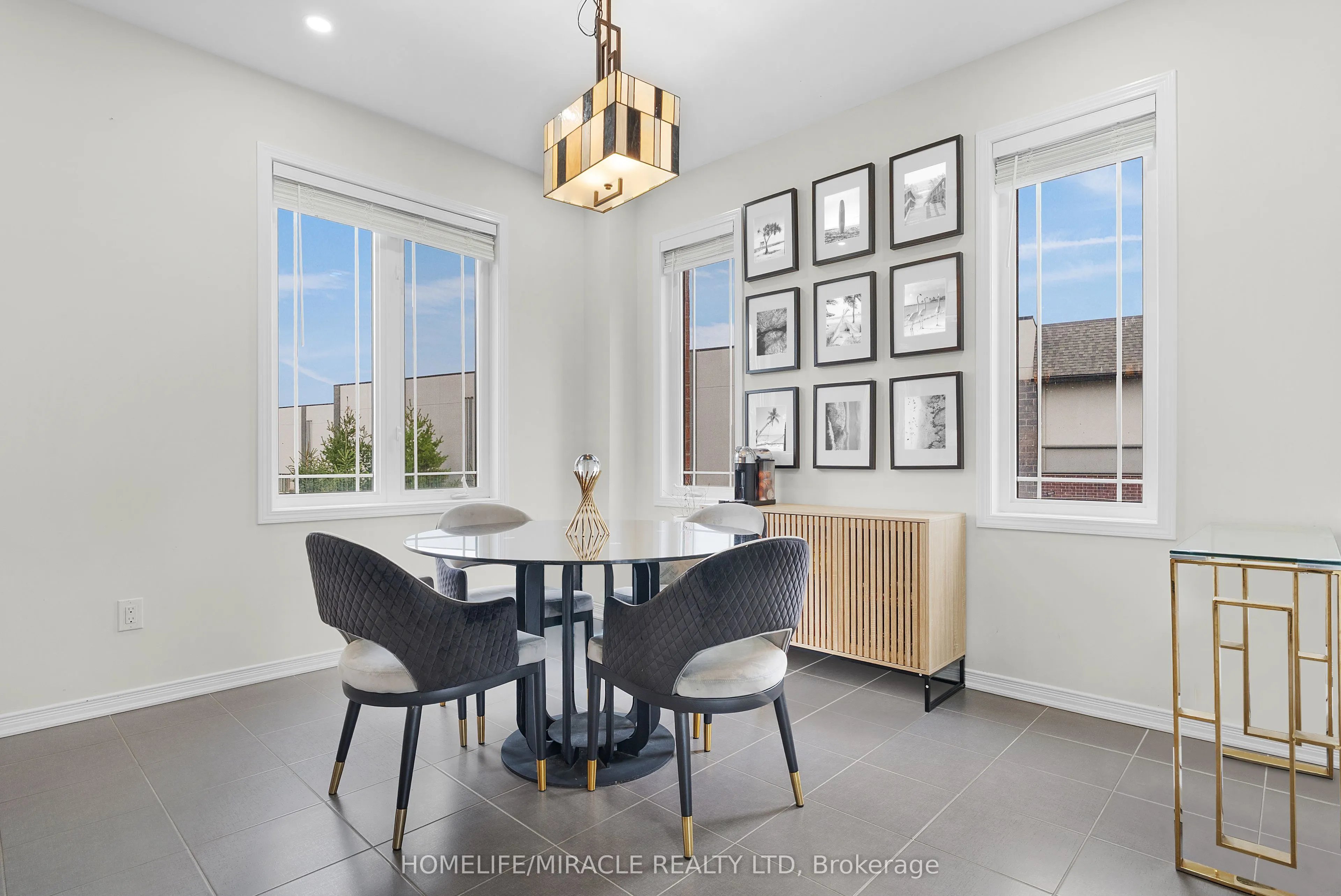 402 Dougall Avenue, #402