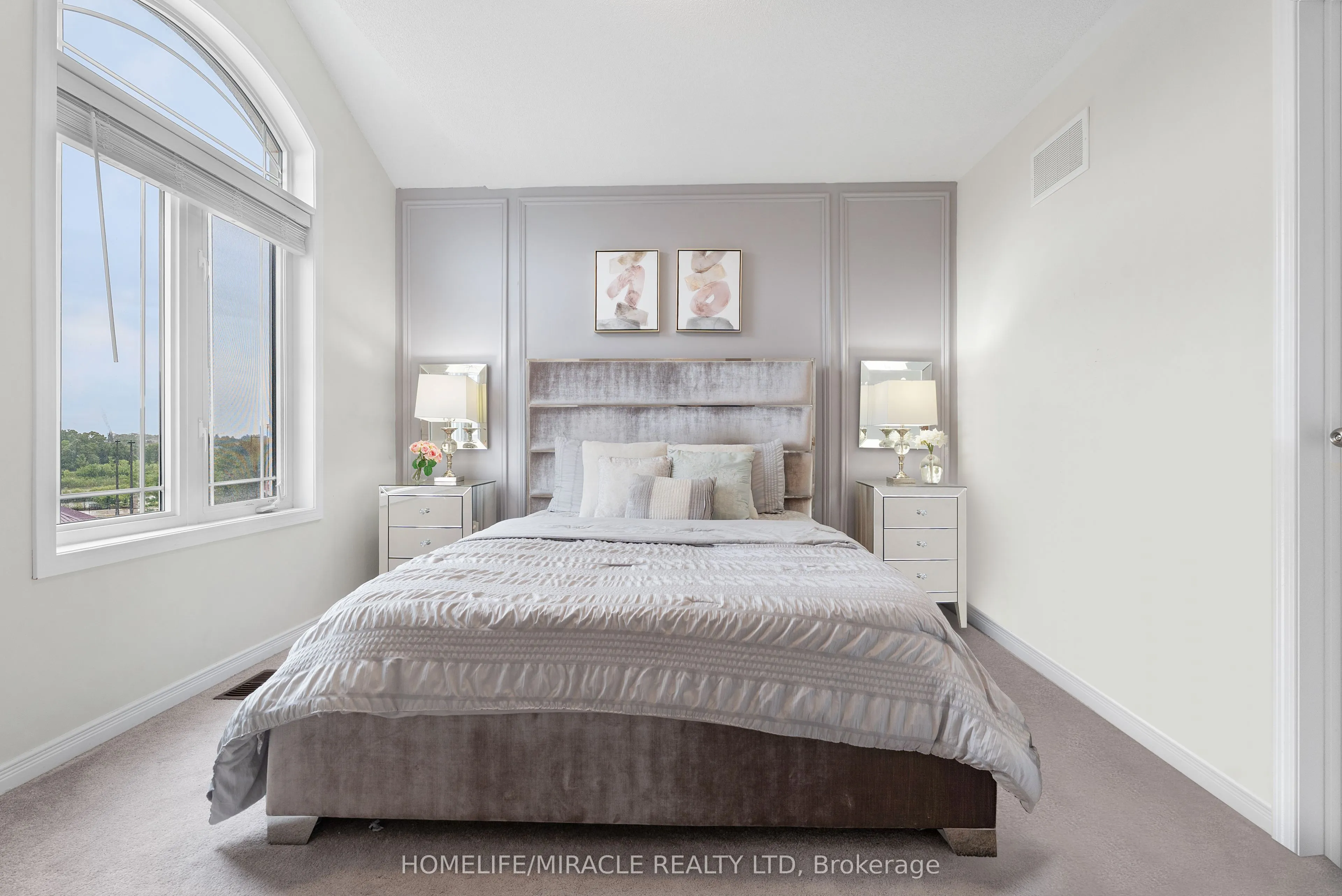 402 Dougall Avenue, #402