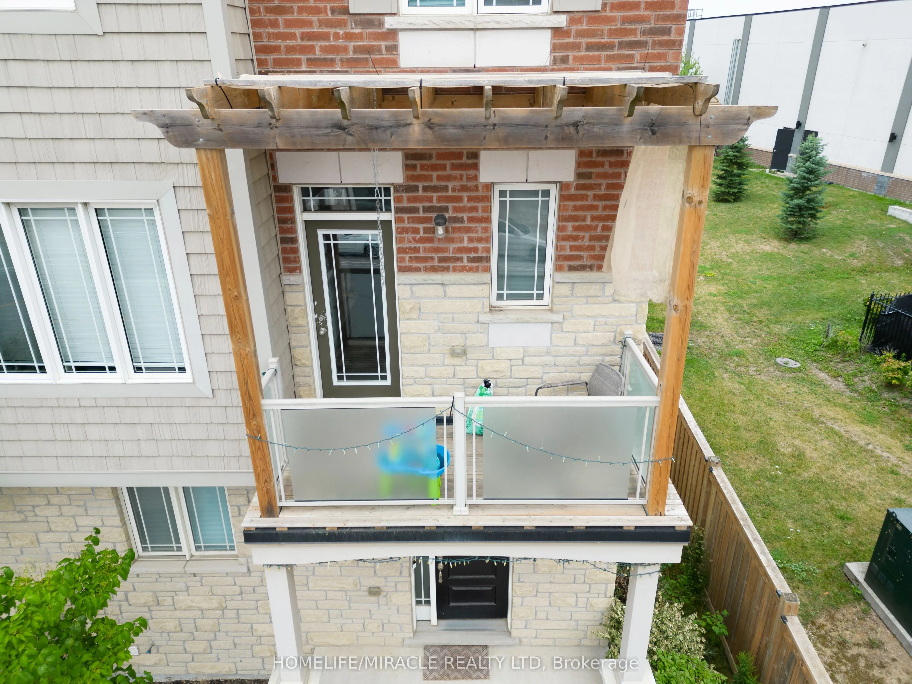 402 Dougall Avenue, #402