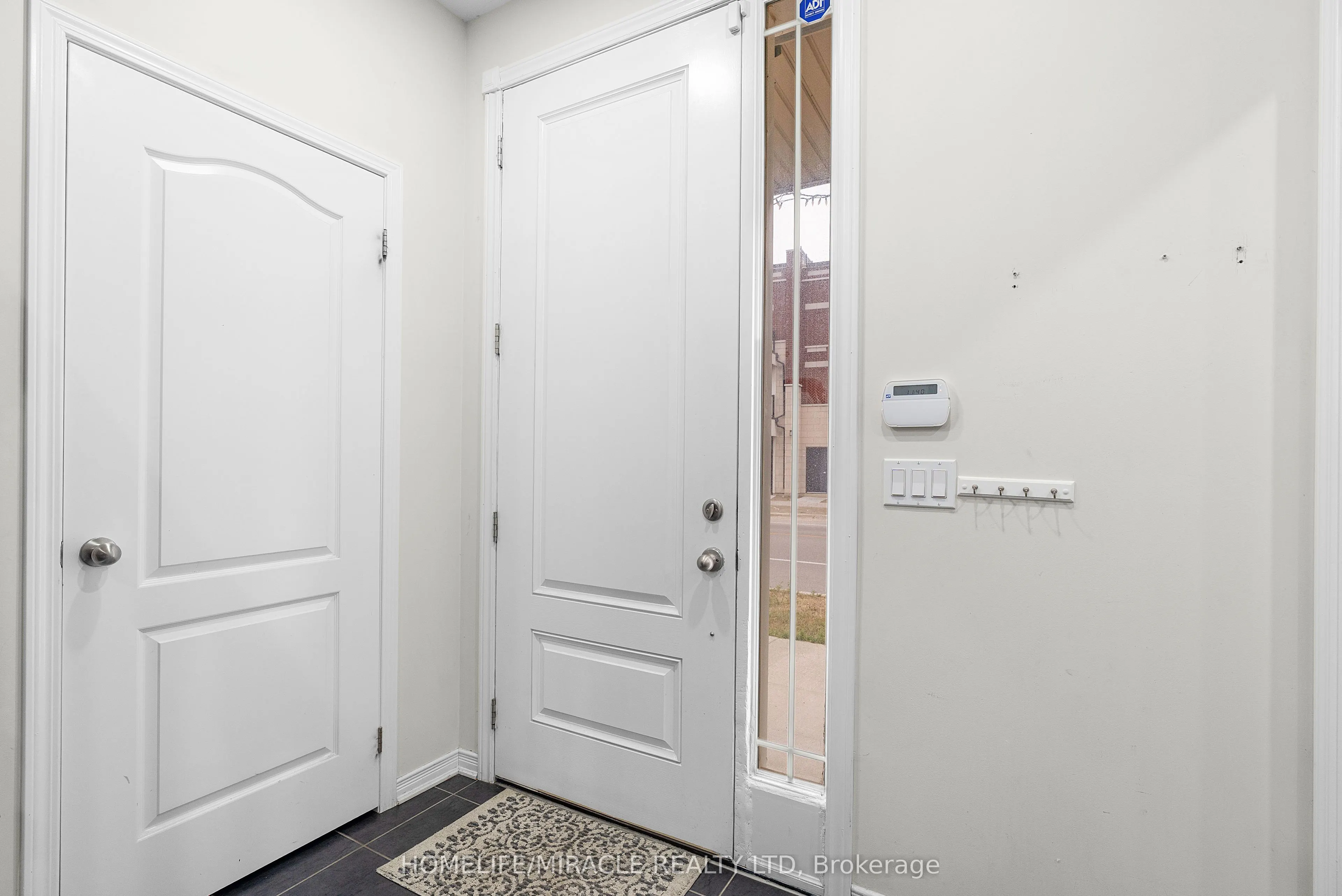 402 Dougall Avenue, #402