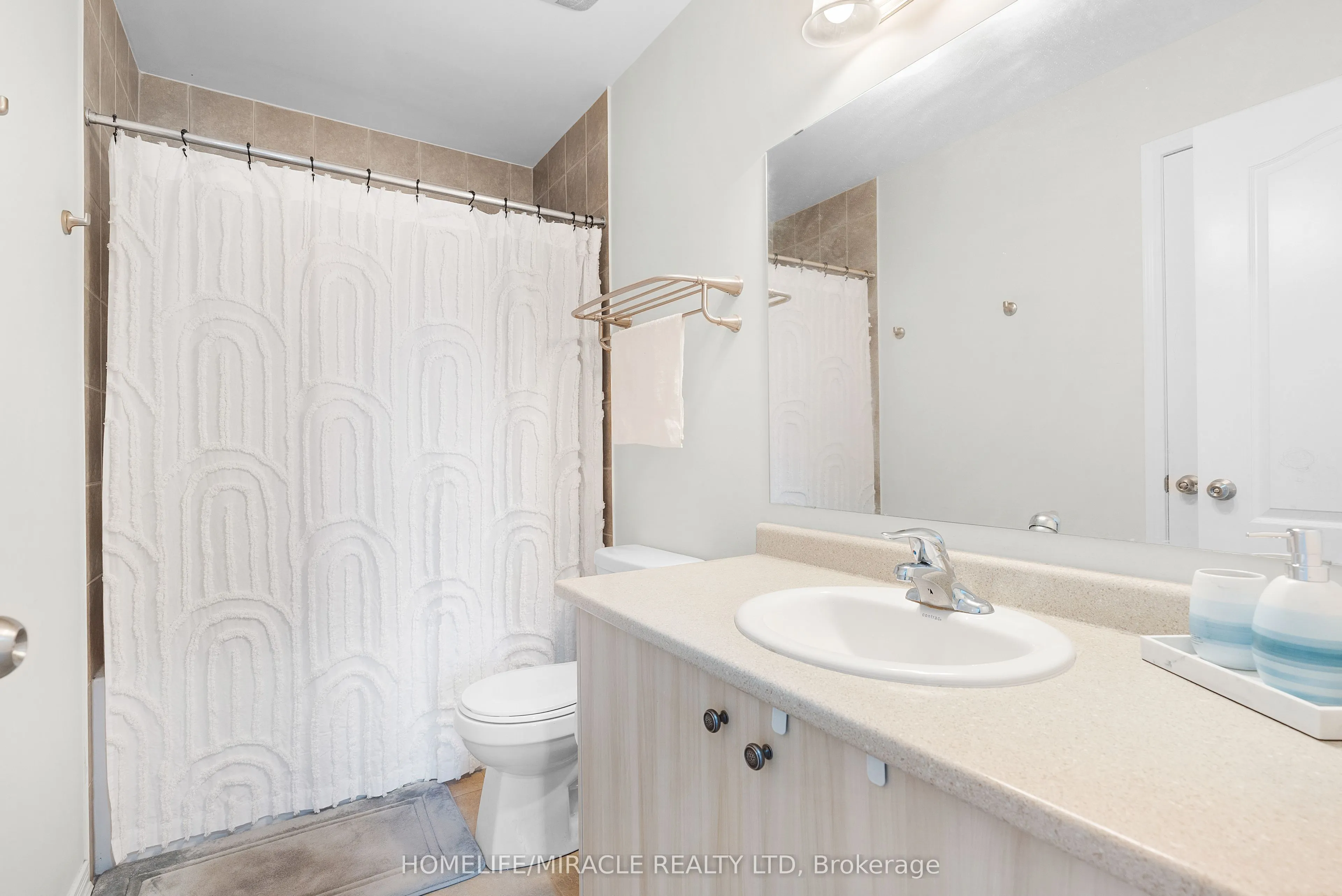 402 Dougall Avenue, #402