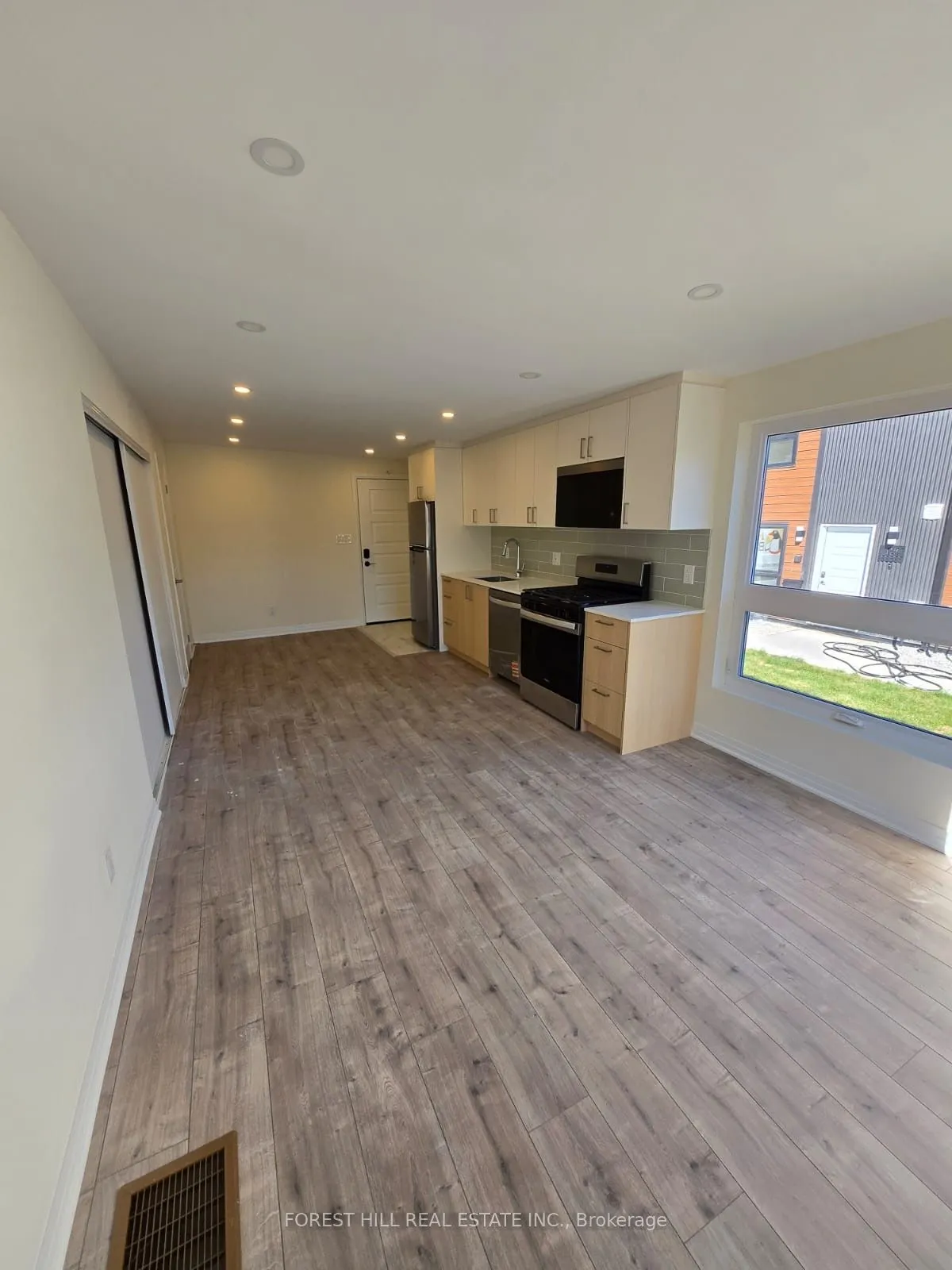 12 Smallwood Drive, #R
