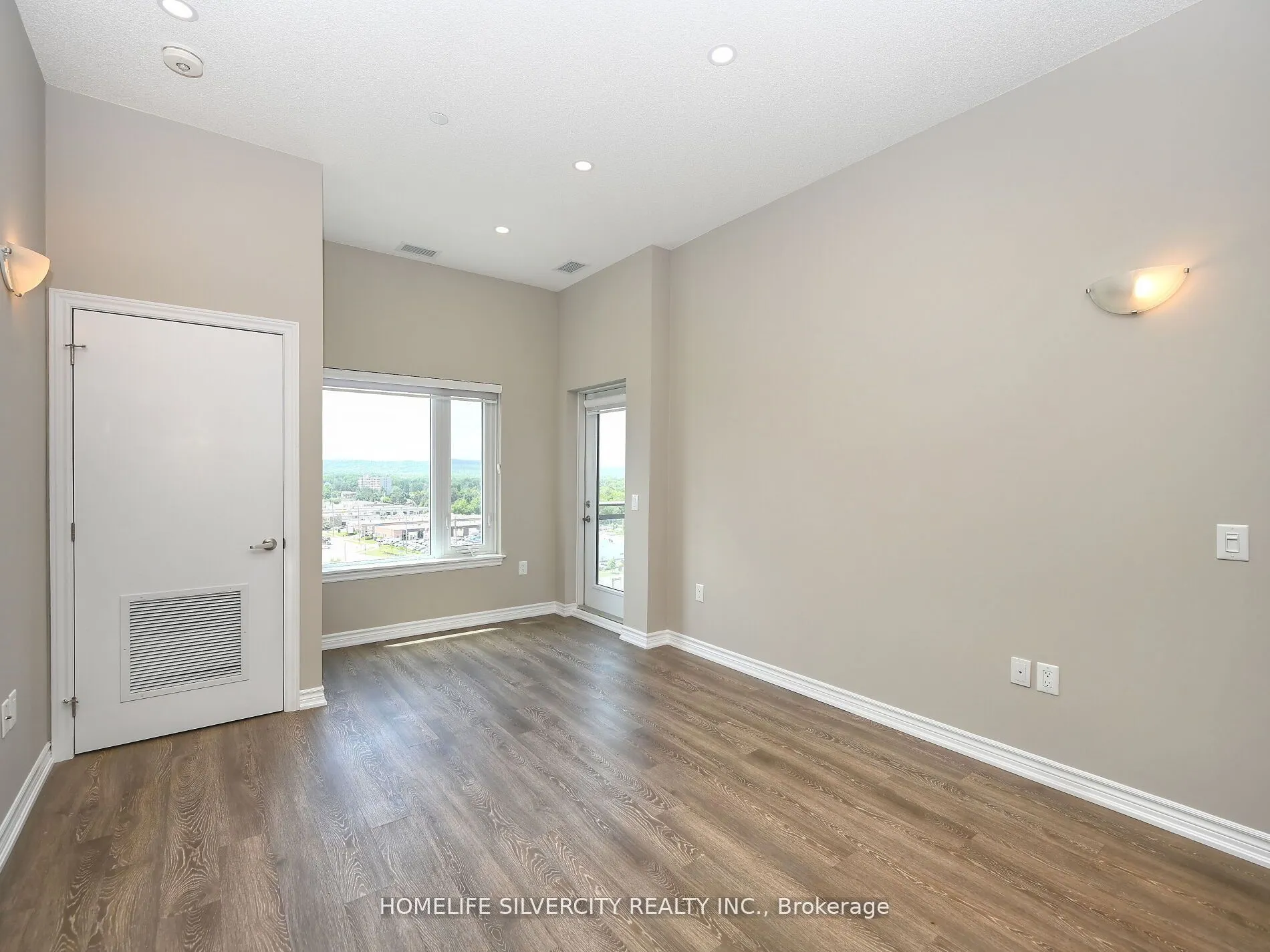 716 Main Street E, #1105