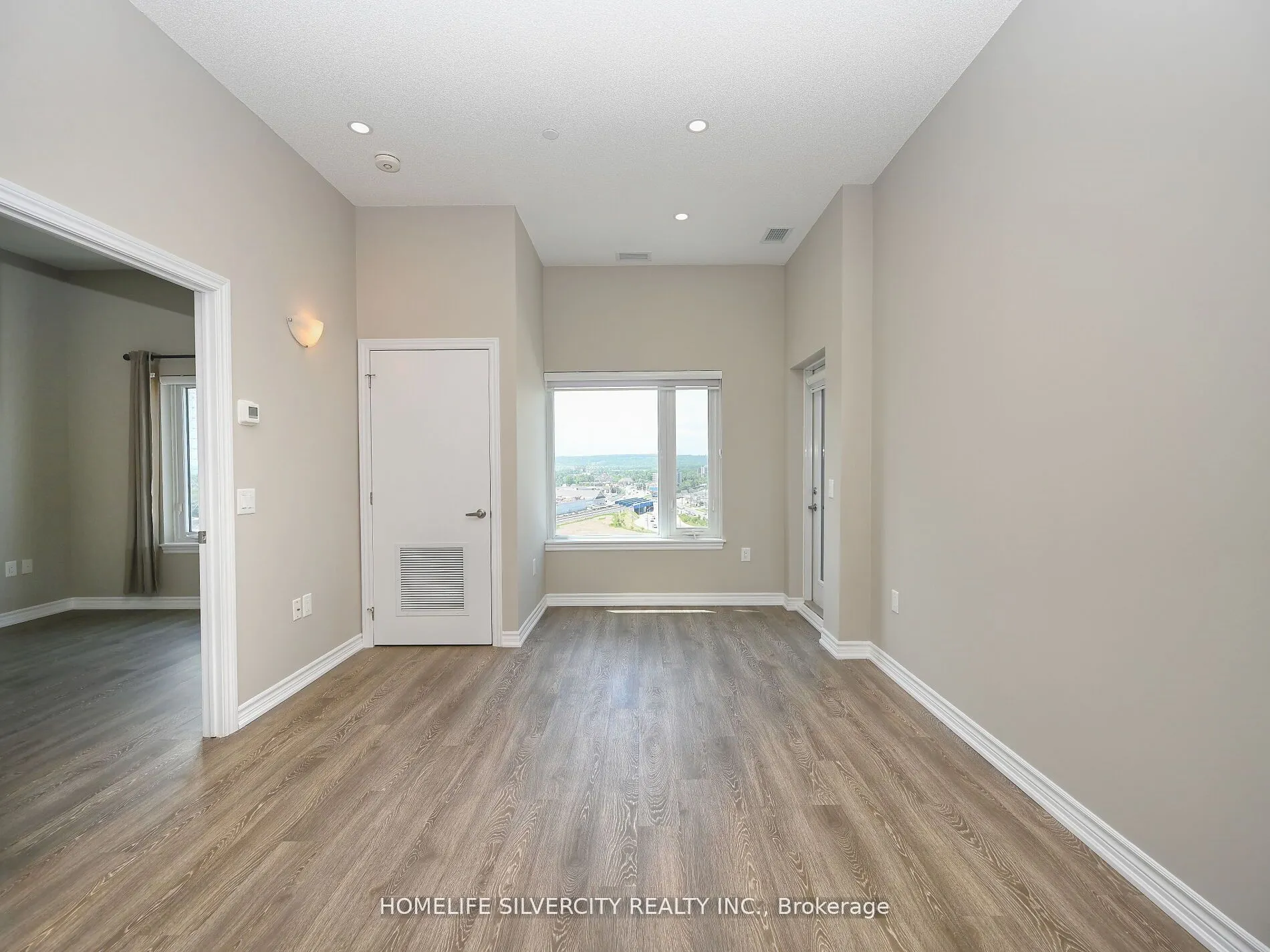716 Main Street E, #1105