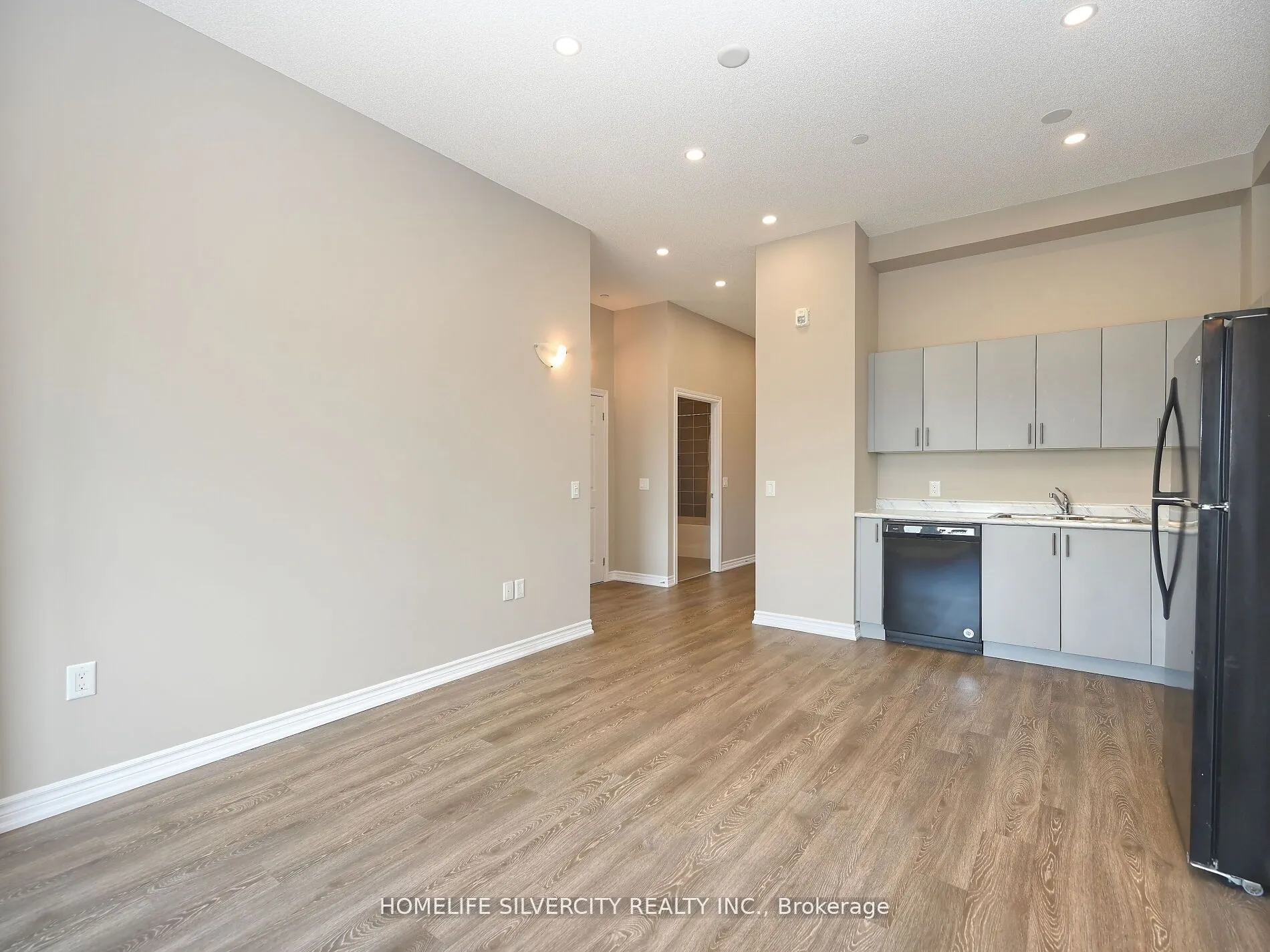 716 Main Street E, #1105