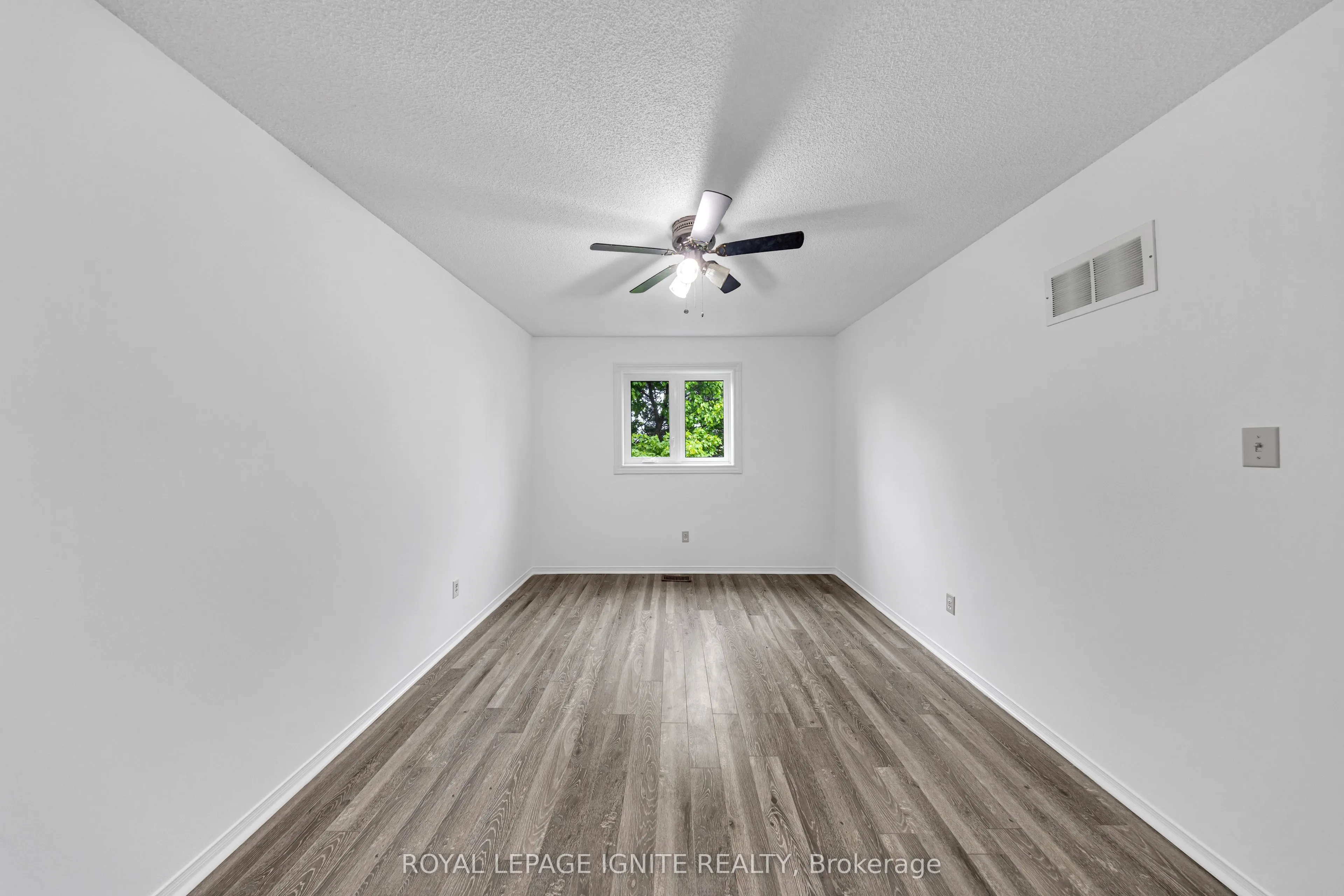 21 Toba Crescent, #Main