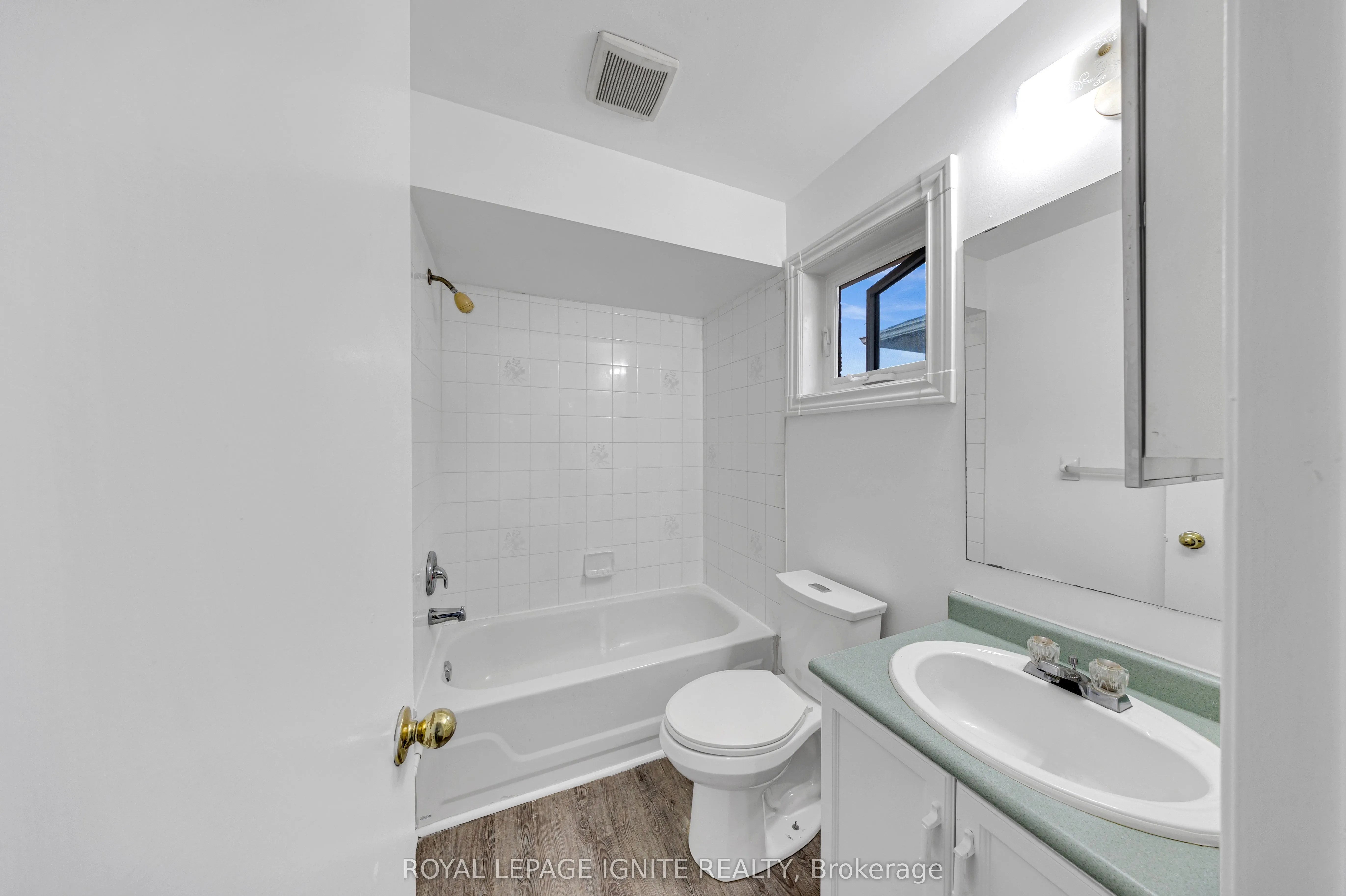21 Toba Crescent, #Main