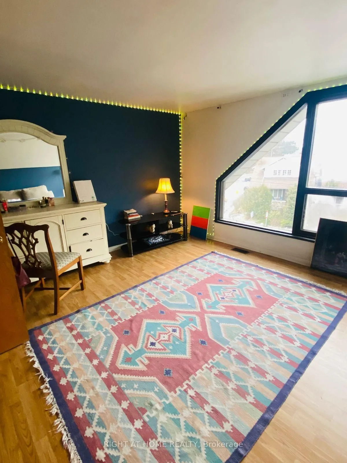 2123 Lawrence Avenue W, ##4