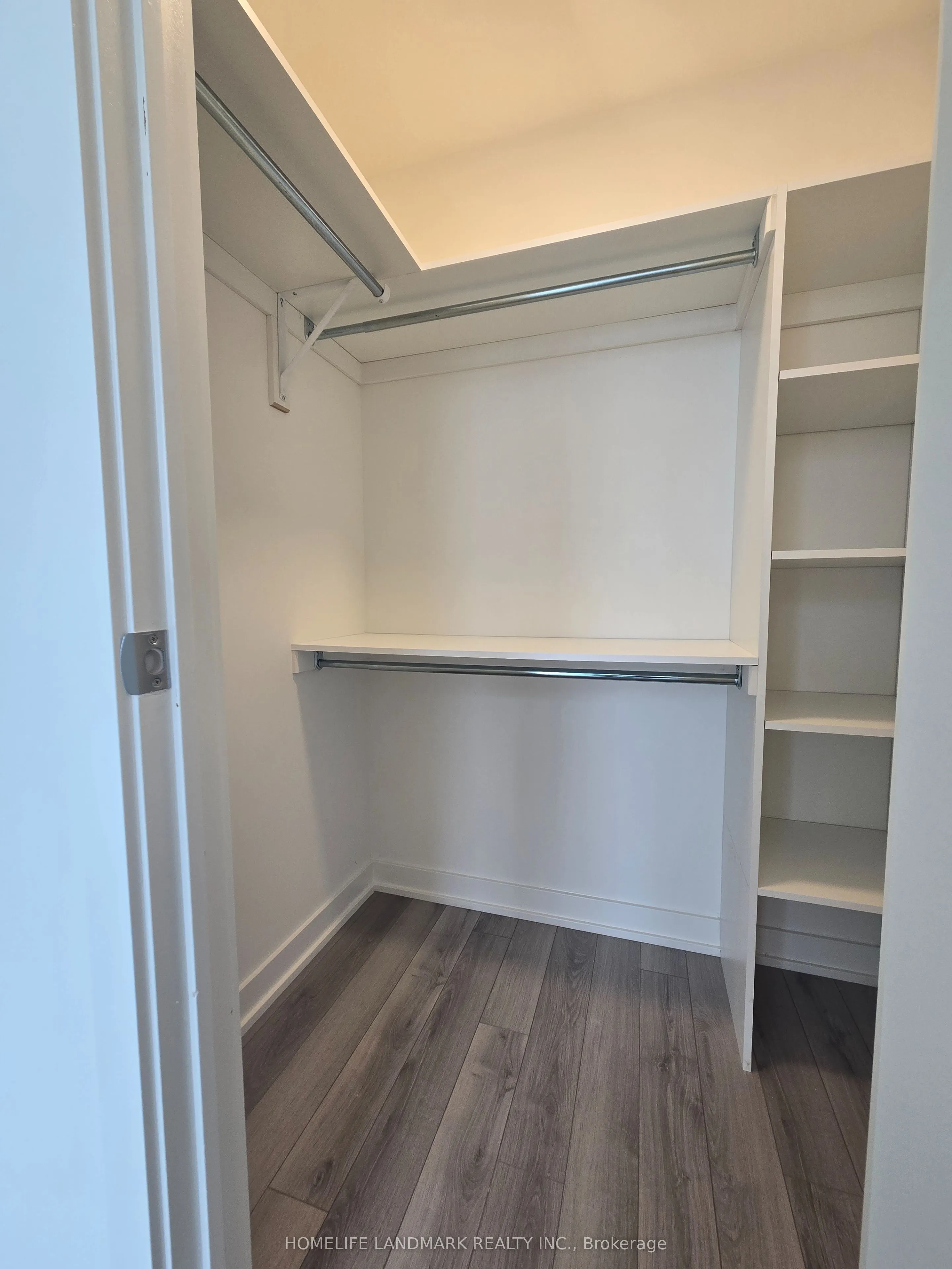 3079 trafalgar Road, #1104