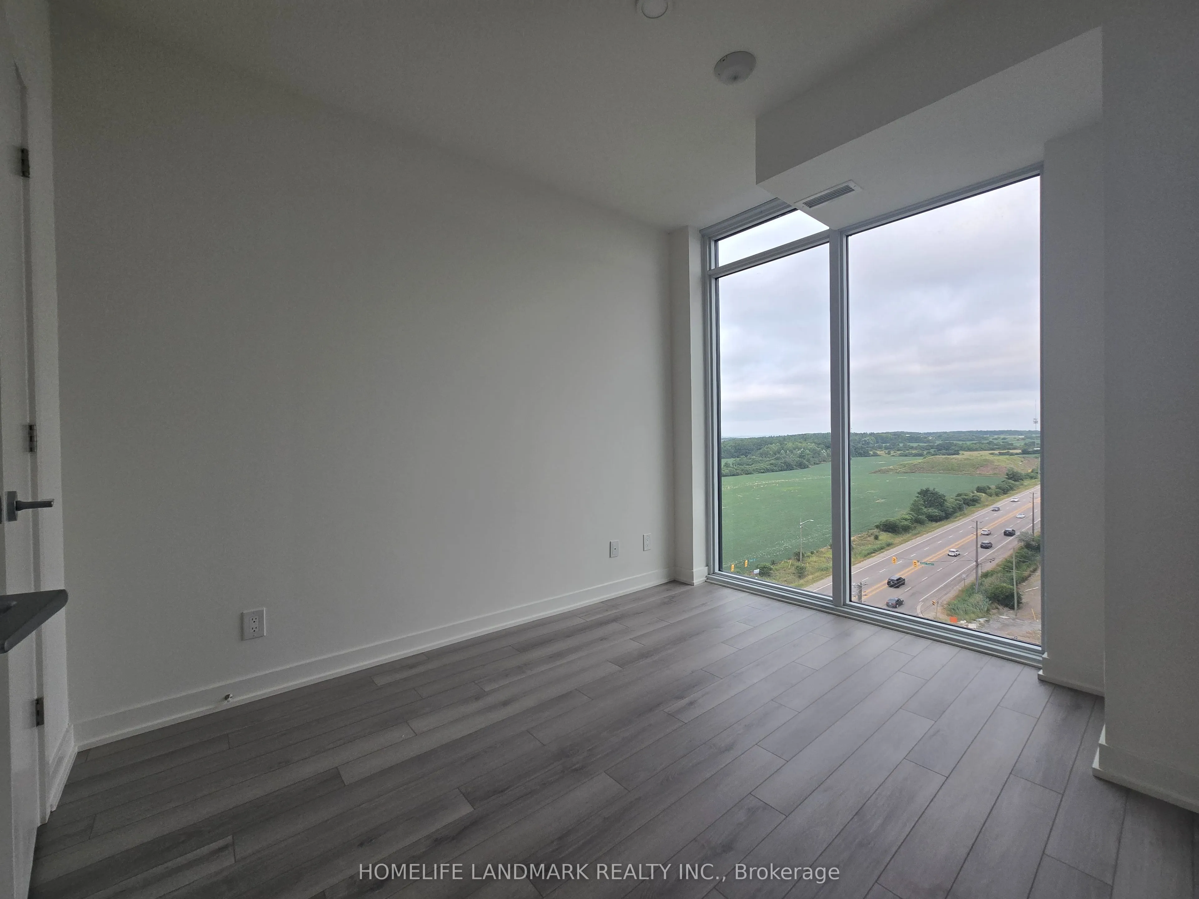 3079 trafalgar Road, #1104