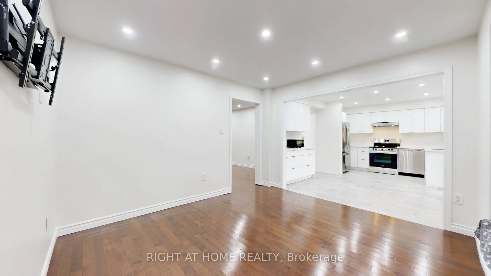 5160 Ravine Crescent