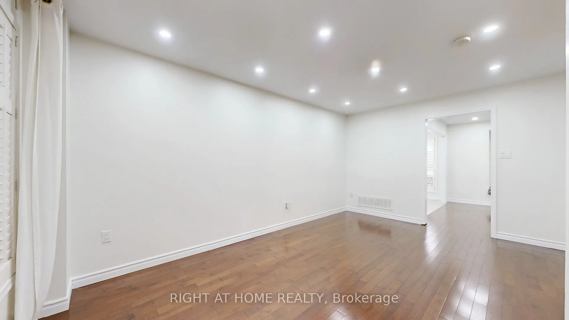5160 Ravine Crescent