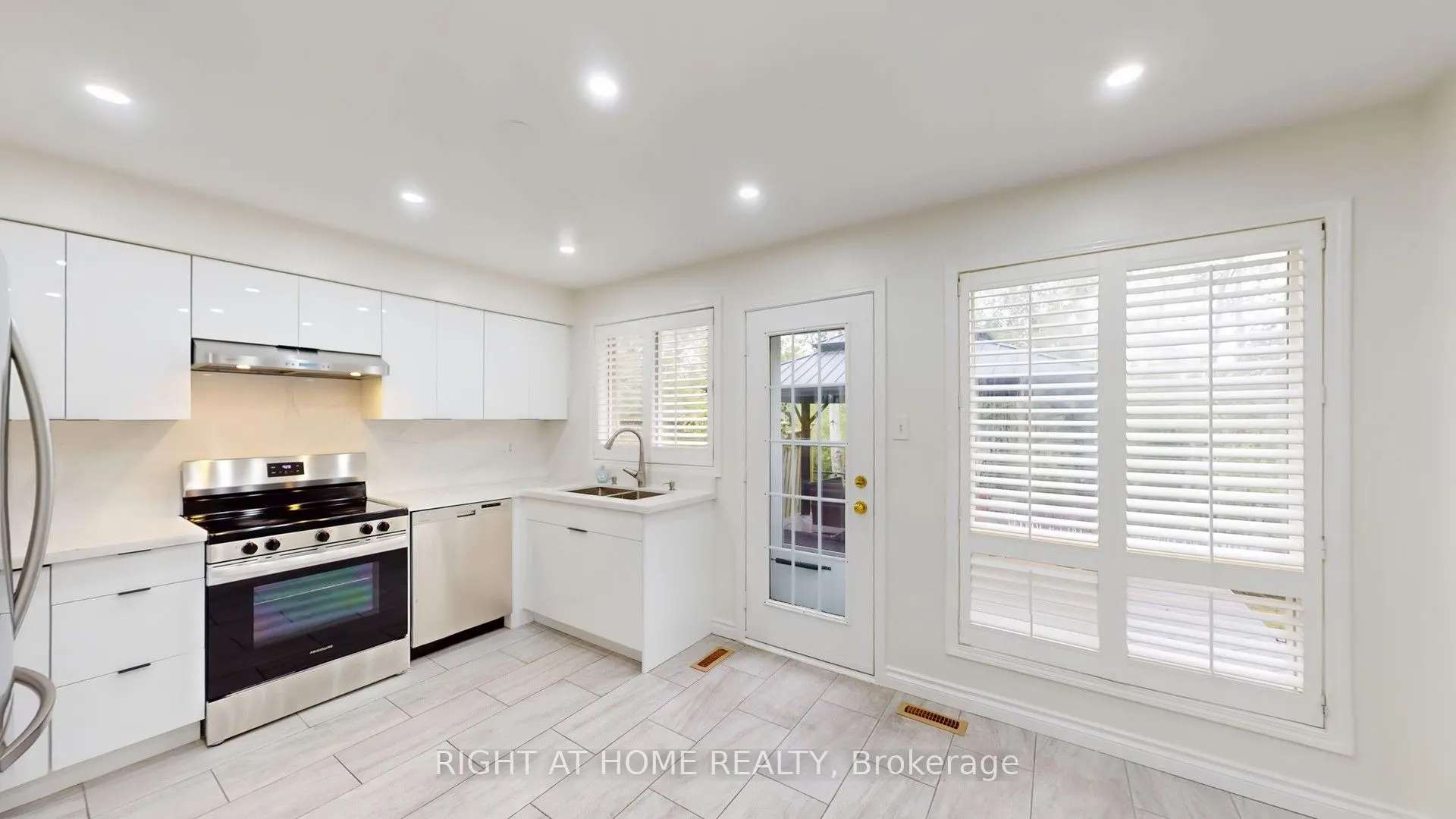 5160 Ravine Crescent