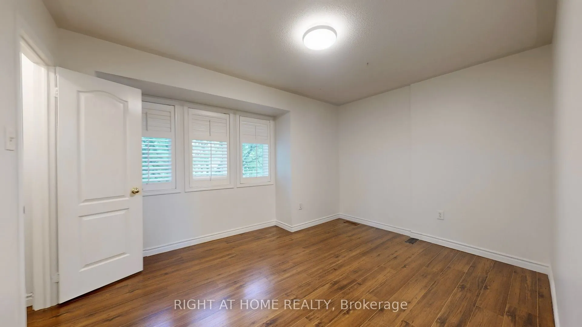 5160 Ravine Crescent