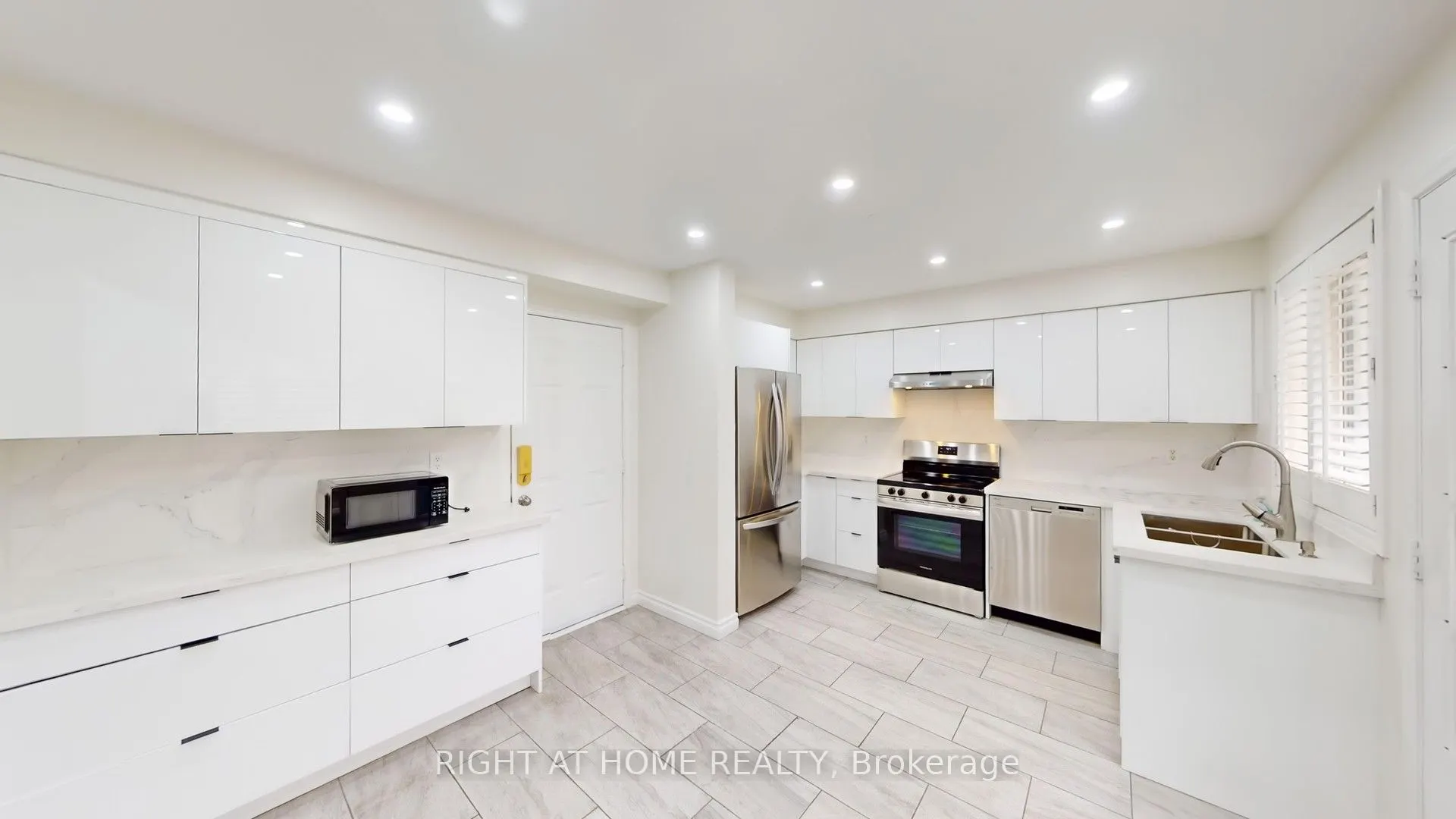 5160 Ravine Crescent