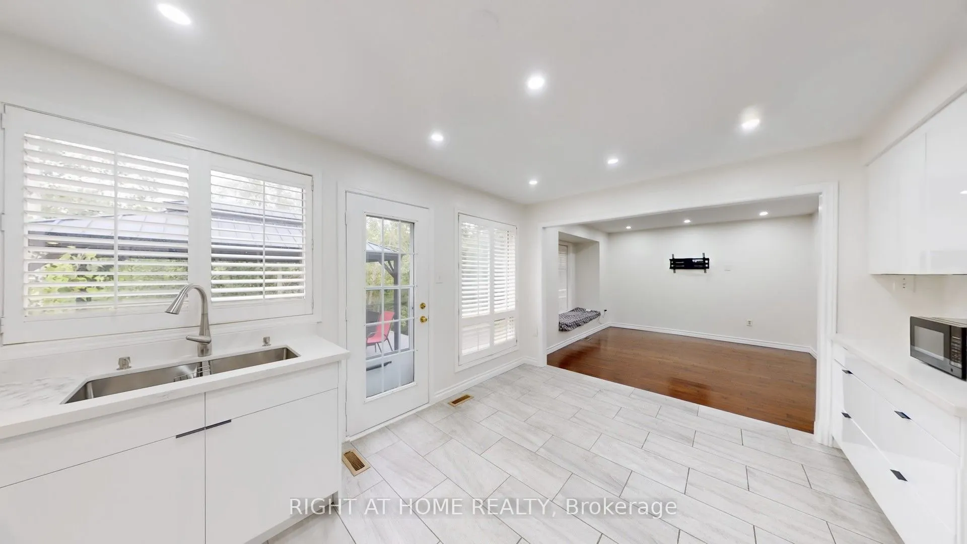 5160 Ravine Crescent
