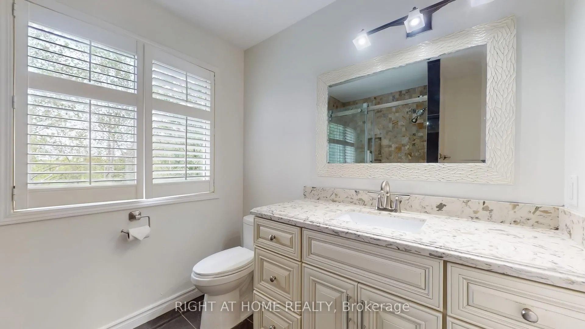 5160 Ravine Crescent