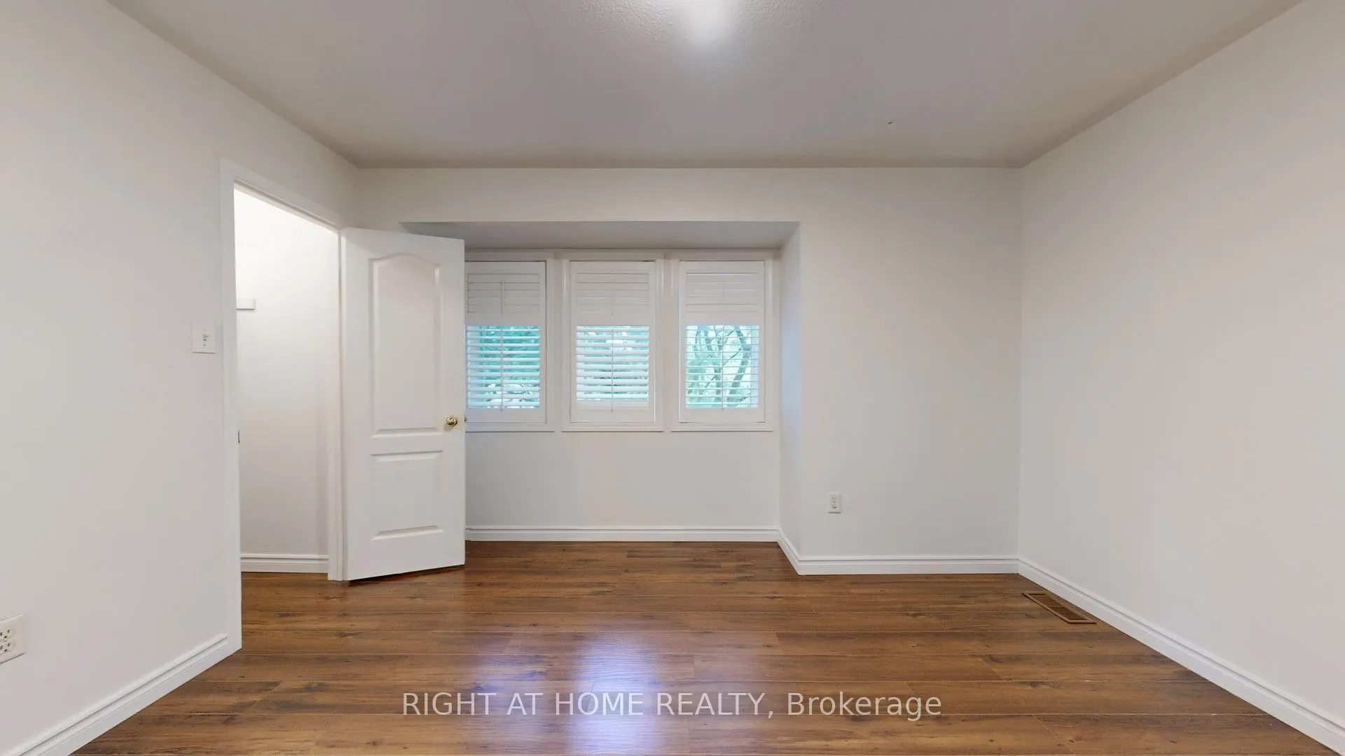 5160 Ravine Crescent