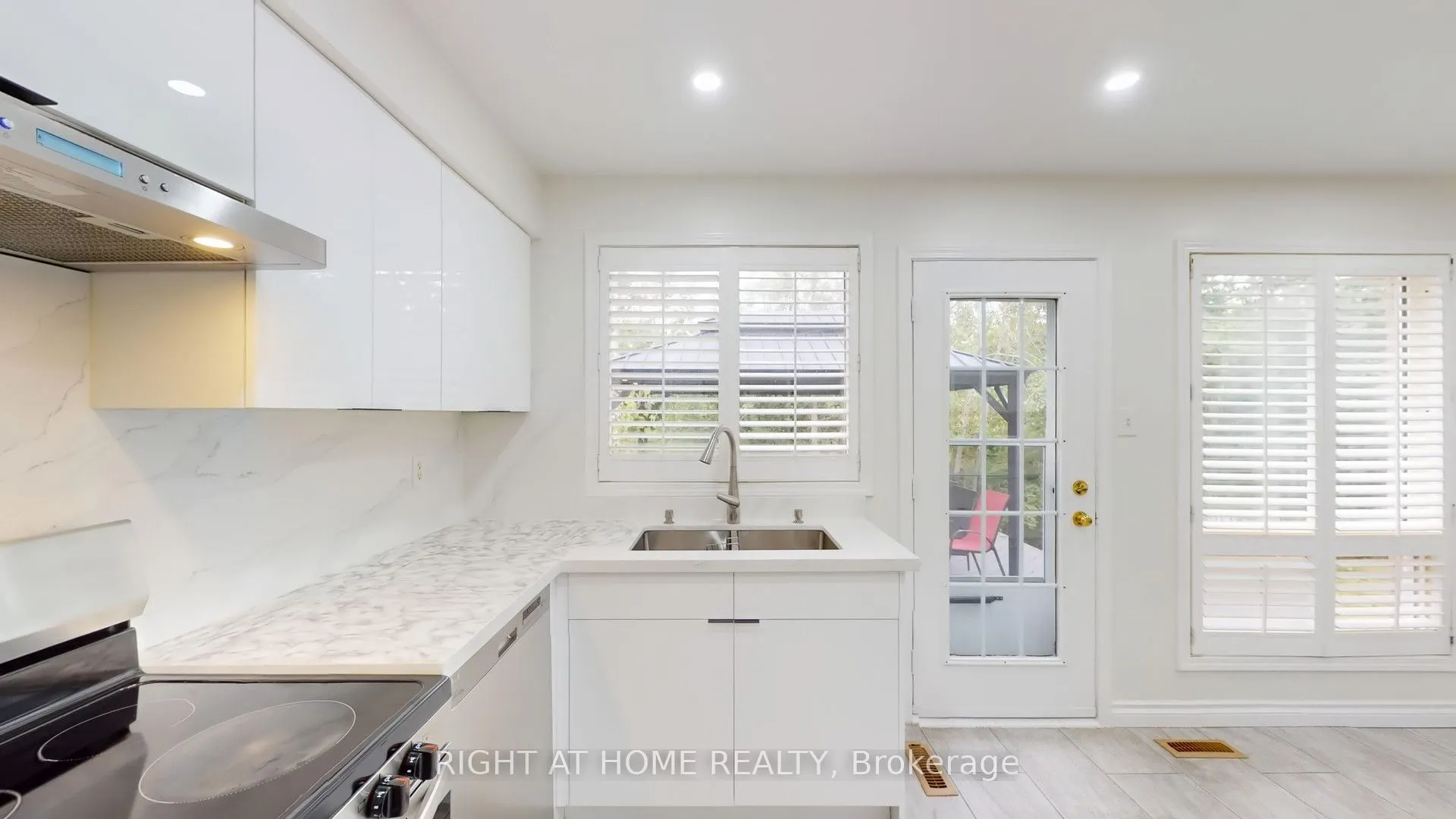 5160 Ravine Crescent