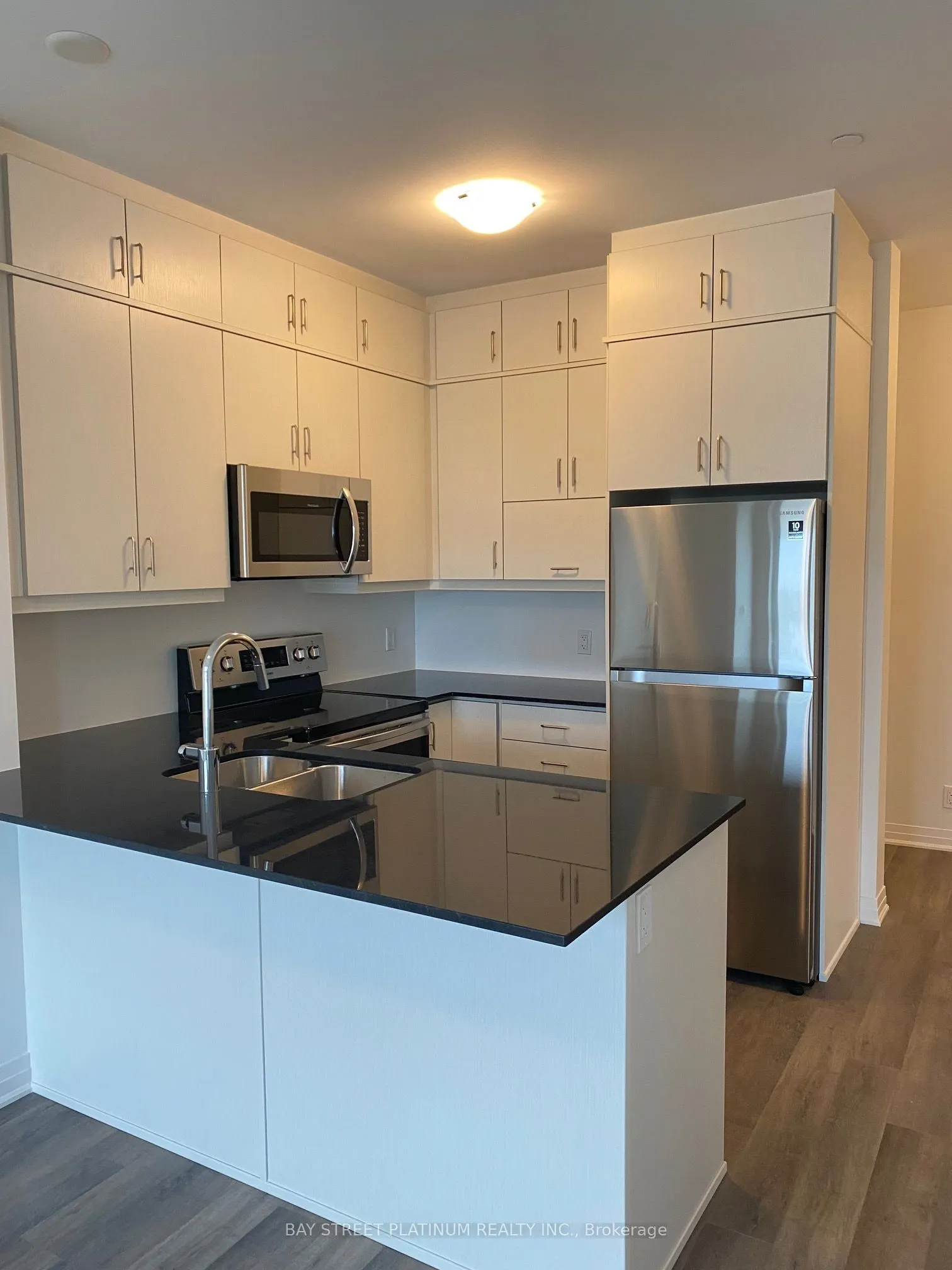 102 Grovewood Common, #221