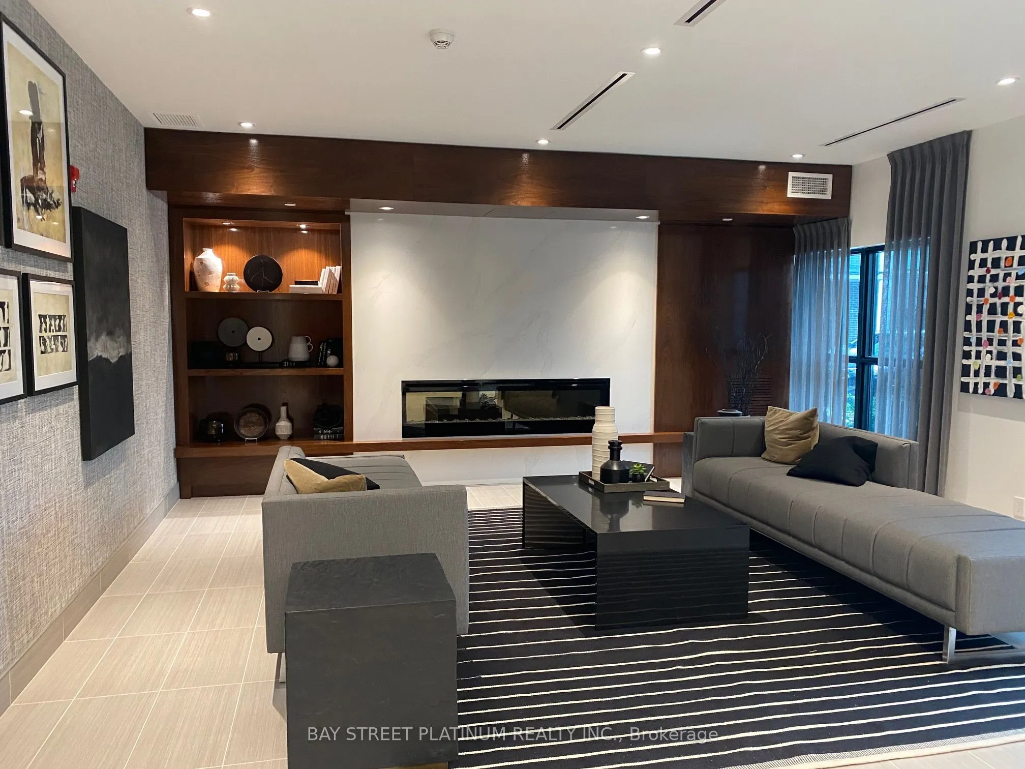 102 Grovewood Common, #221