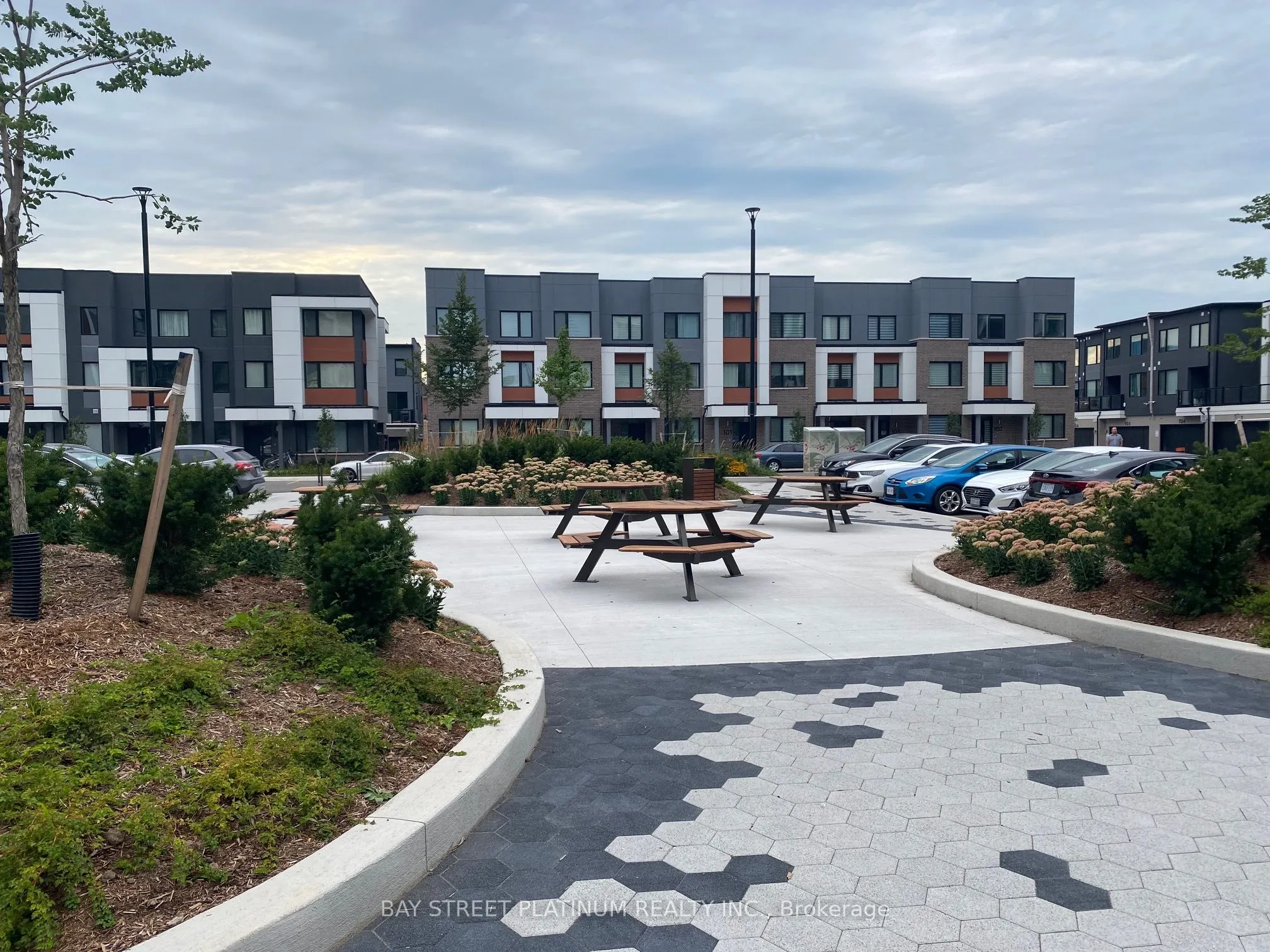 102 Grovewood Common, #221