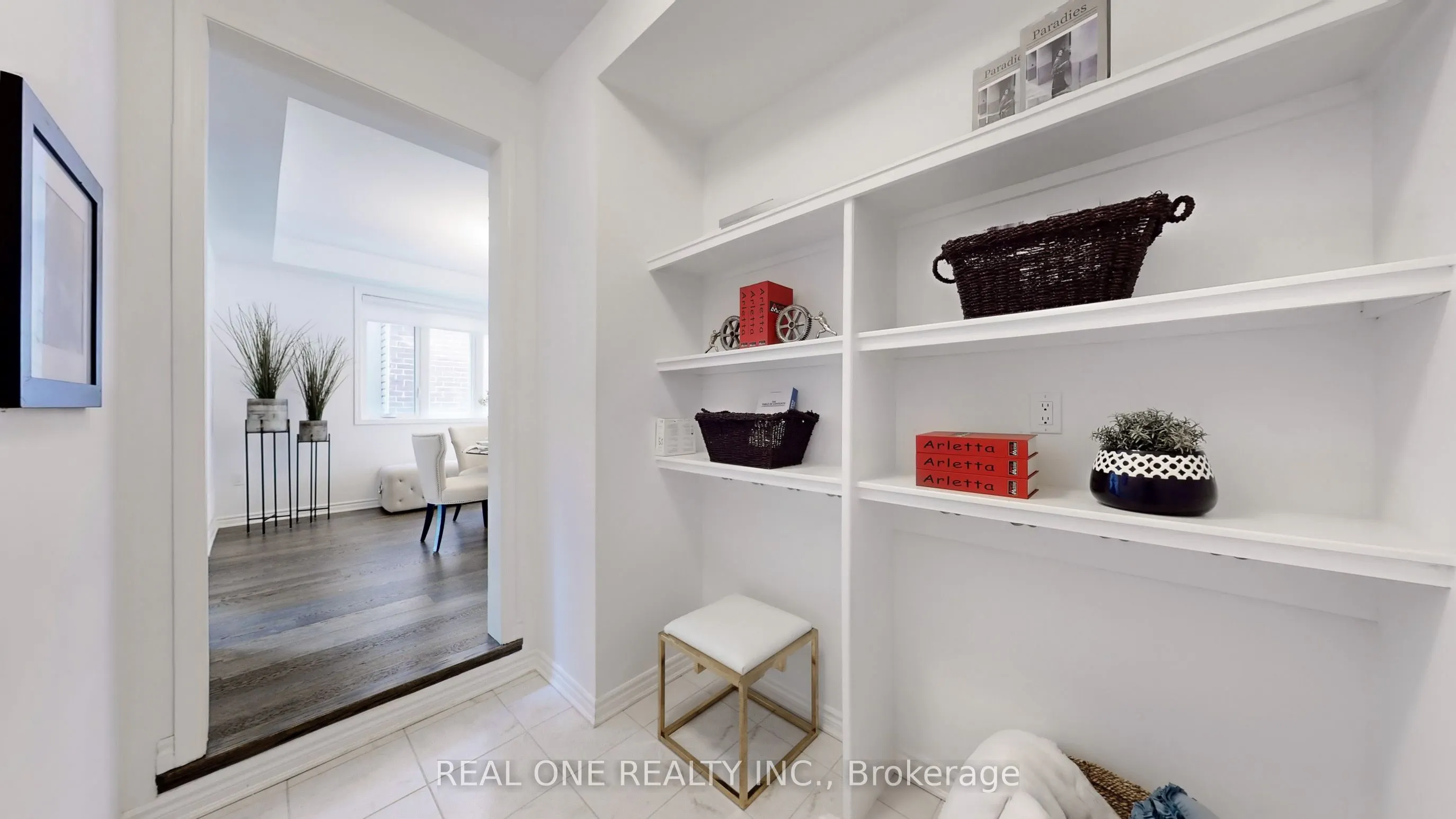 561 KENNEDY Circle W