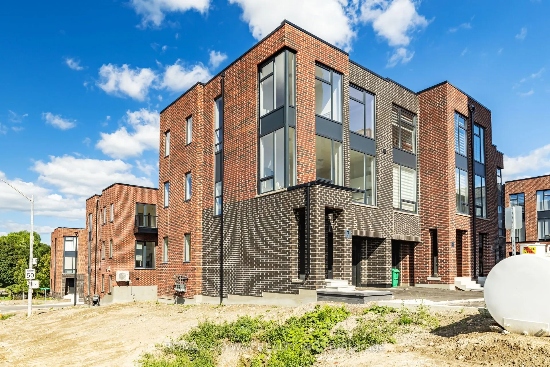 7 Taylor Court