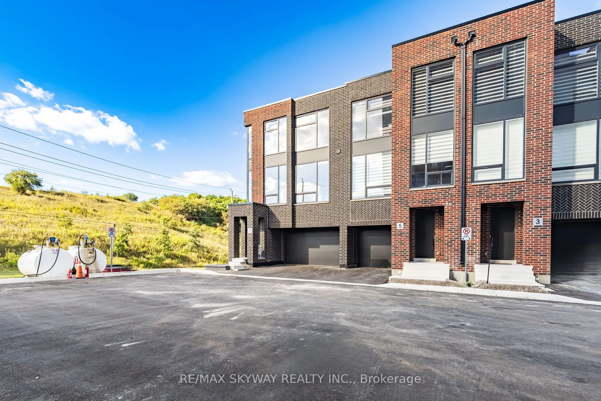 7 Taylor Court