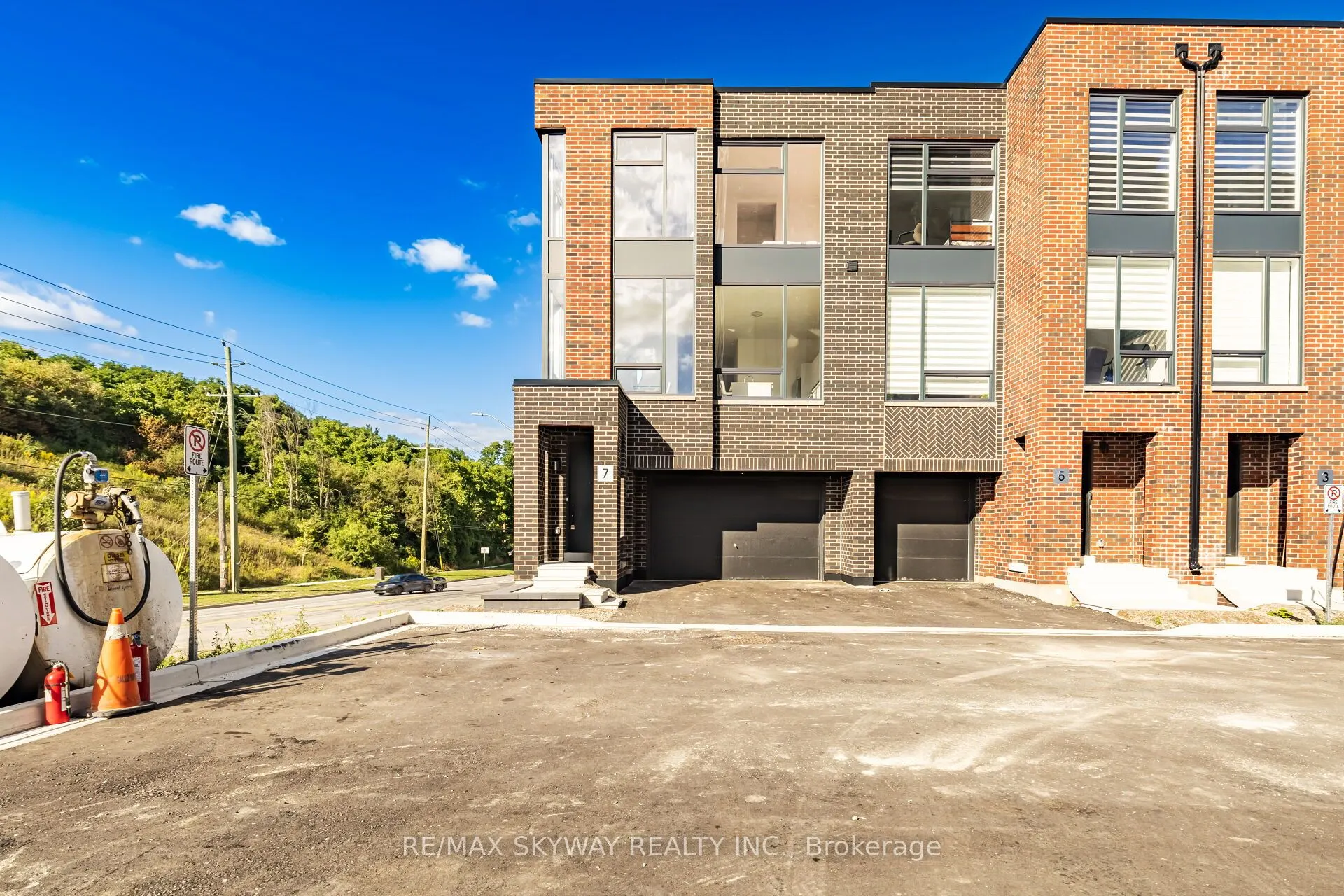 7 Taylor Court