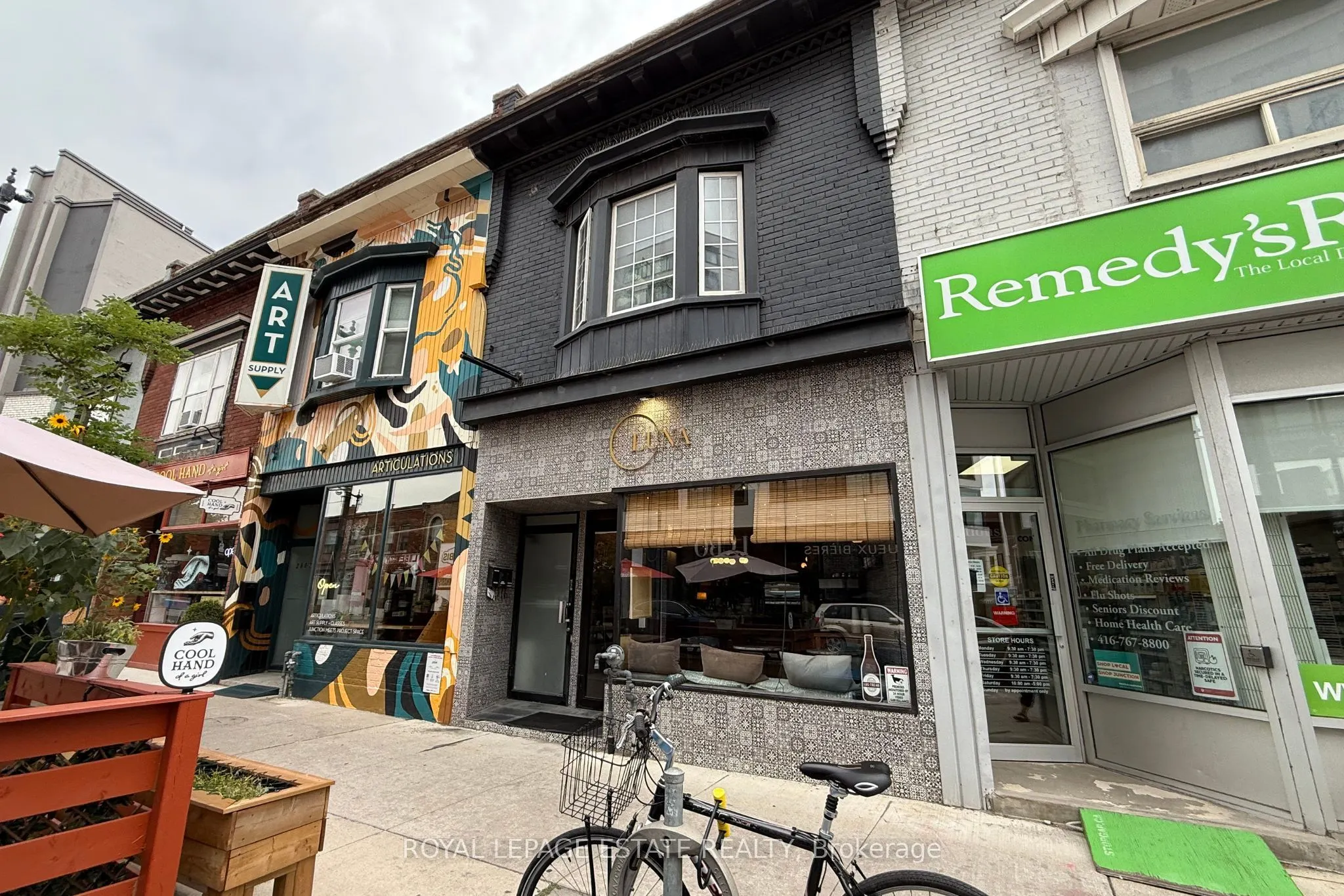 2800 Dundas Street W