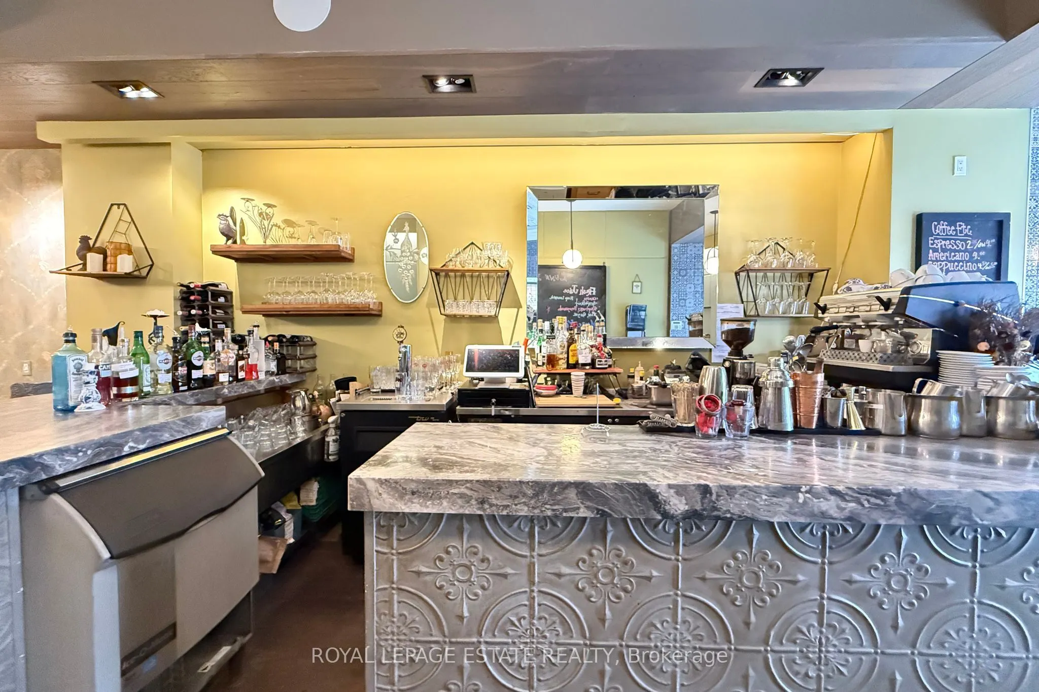 2800 Dundas Street W
