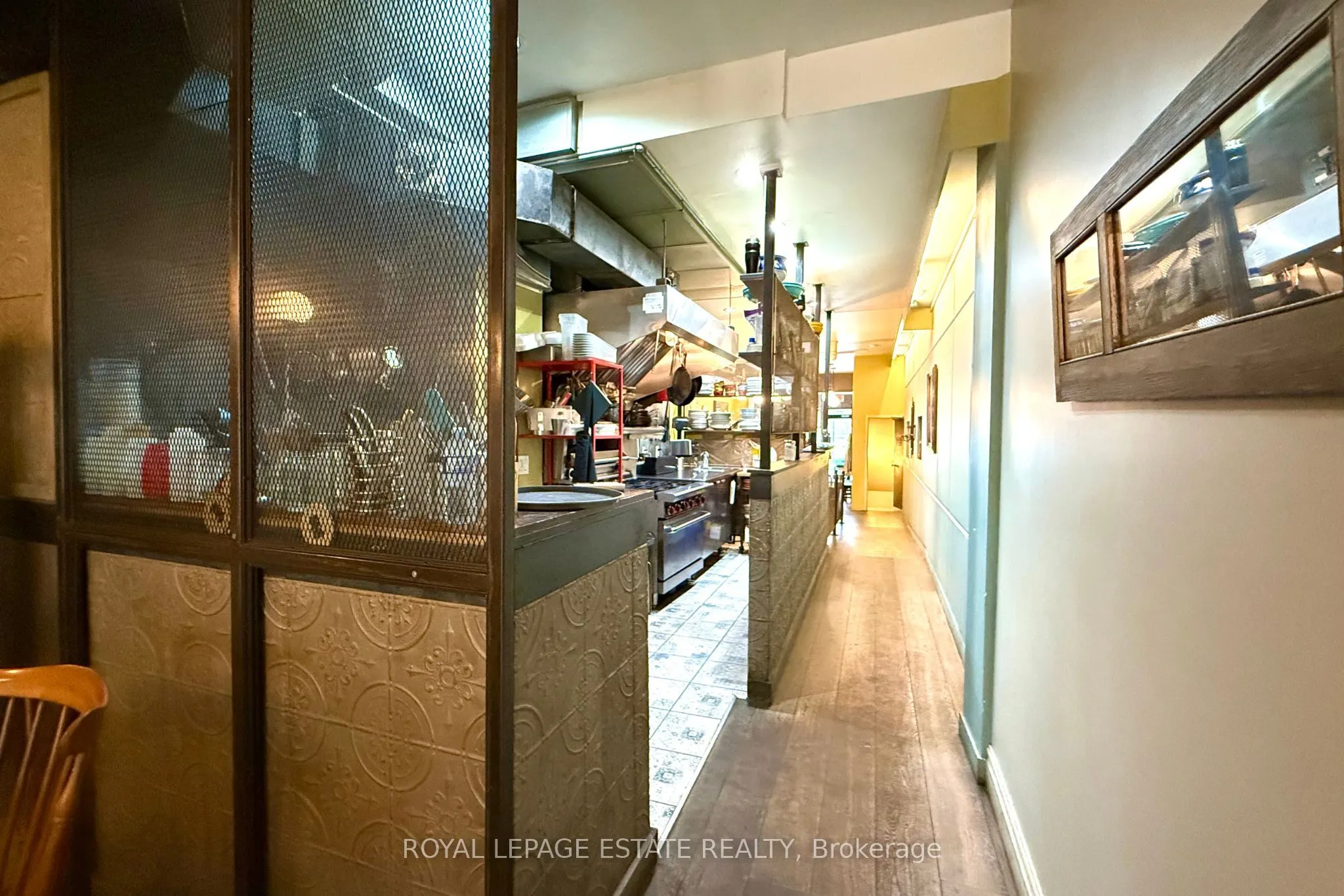 2800 Dundas Street W