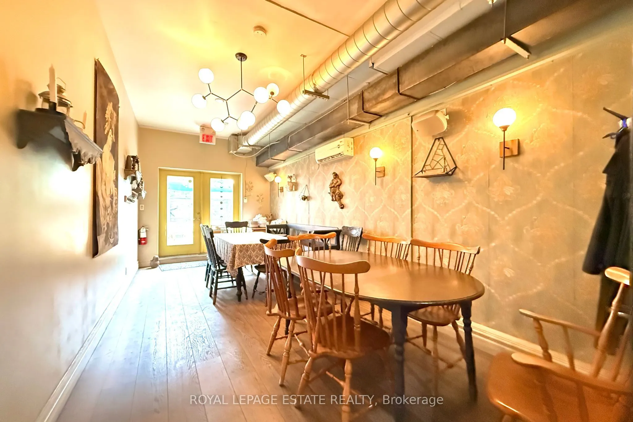 2800 Dundas Street W