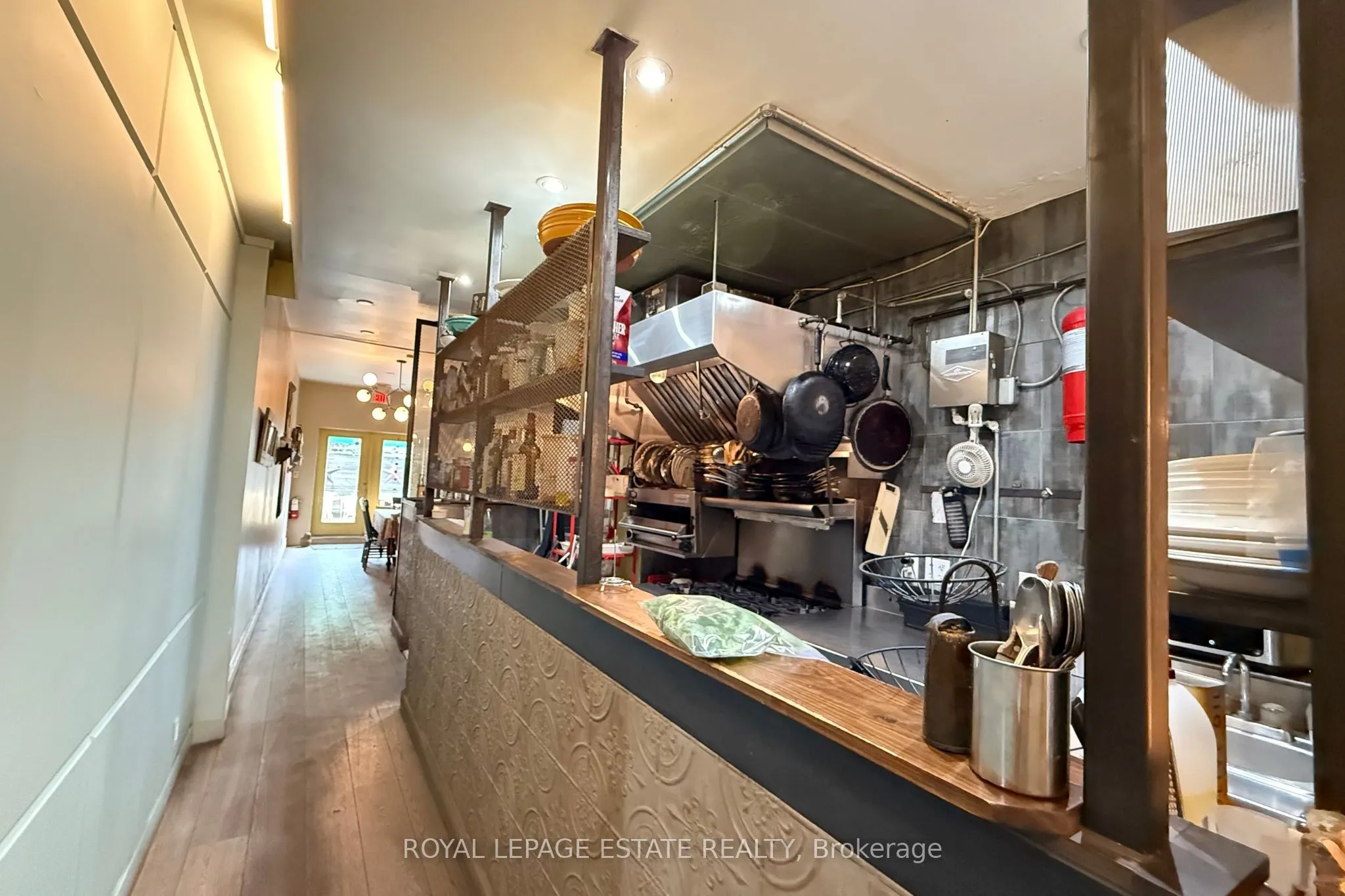 2800 Dundas Street W