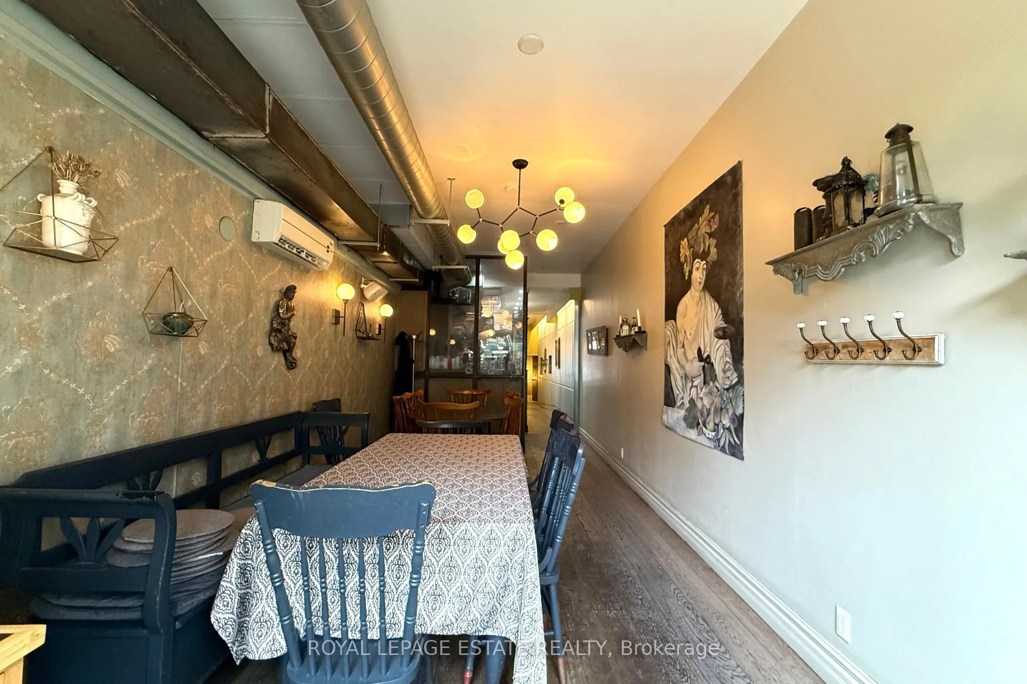 2800 Dundas Street W