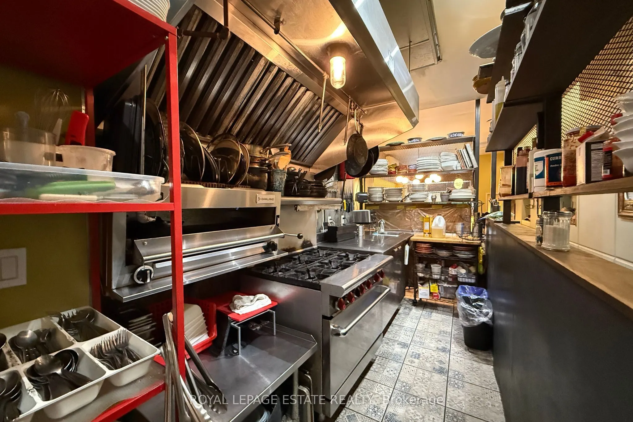 2800 Dundas Street W
