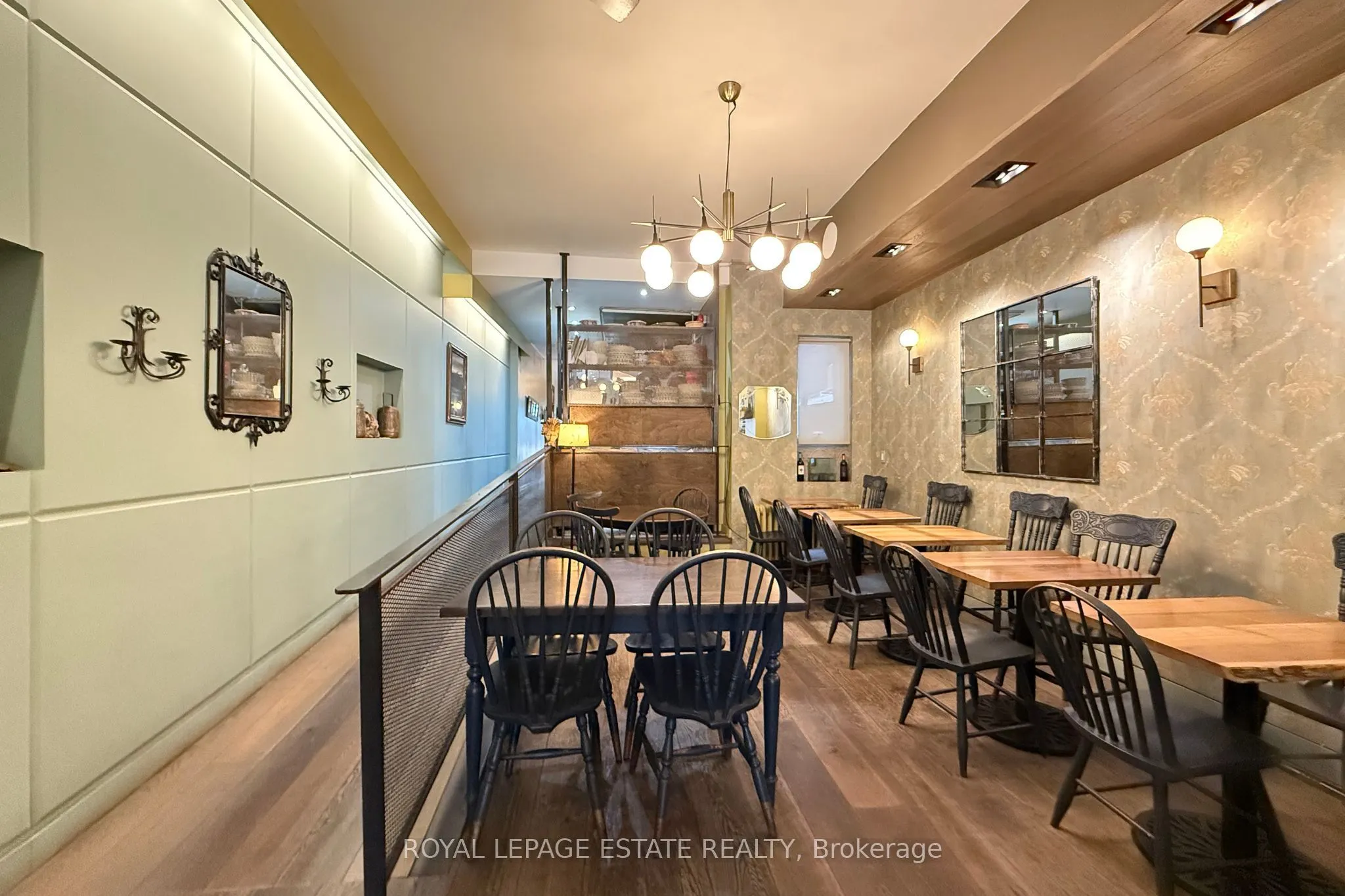 2800 Dundas Street W