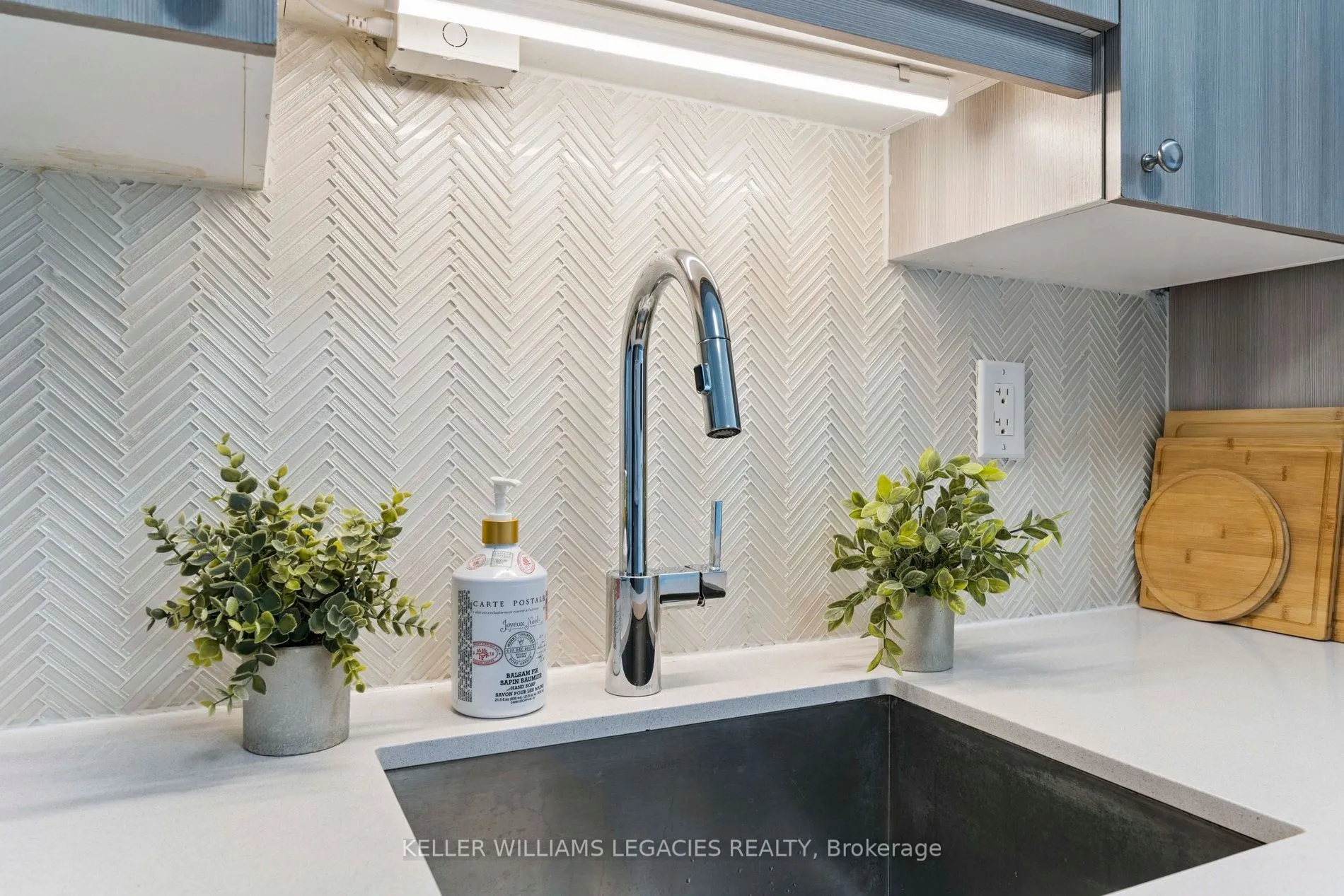 189 William Duncan Road, #6