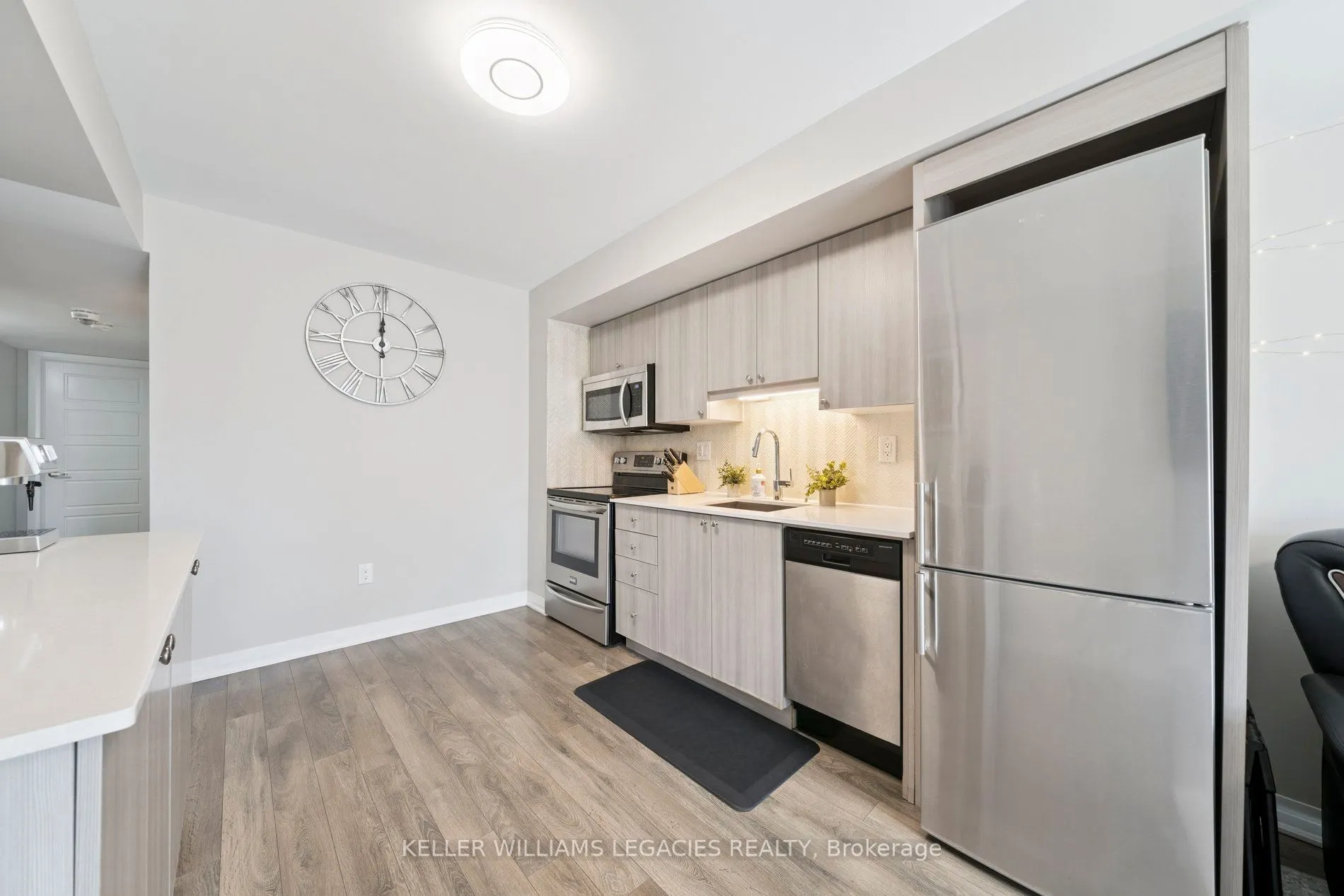 189 William Duncan Road, #6