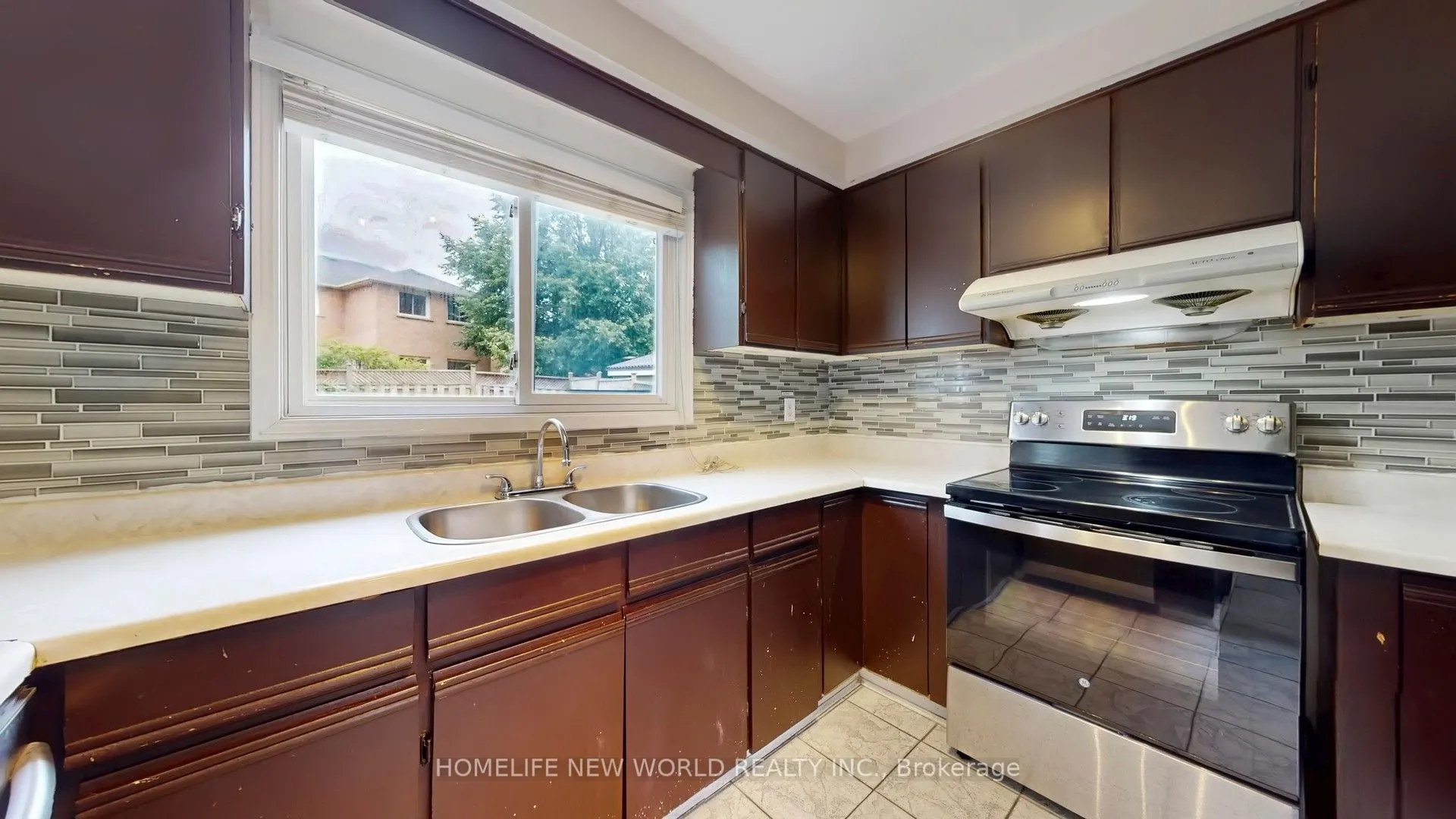 572 Nisbet Court