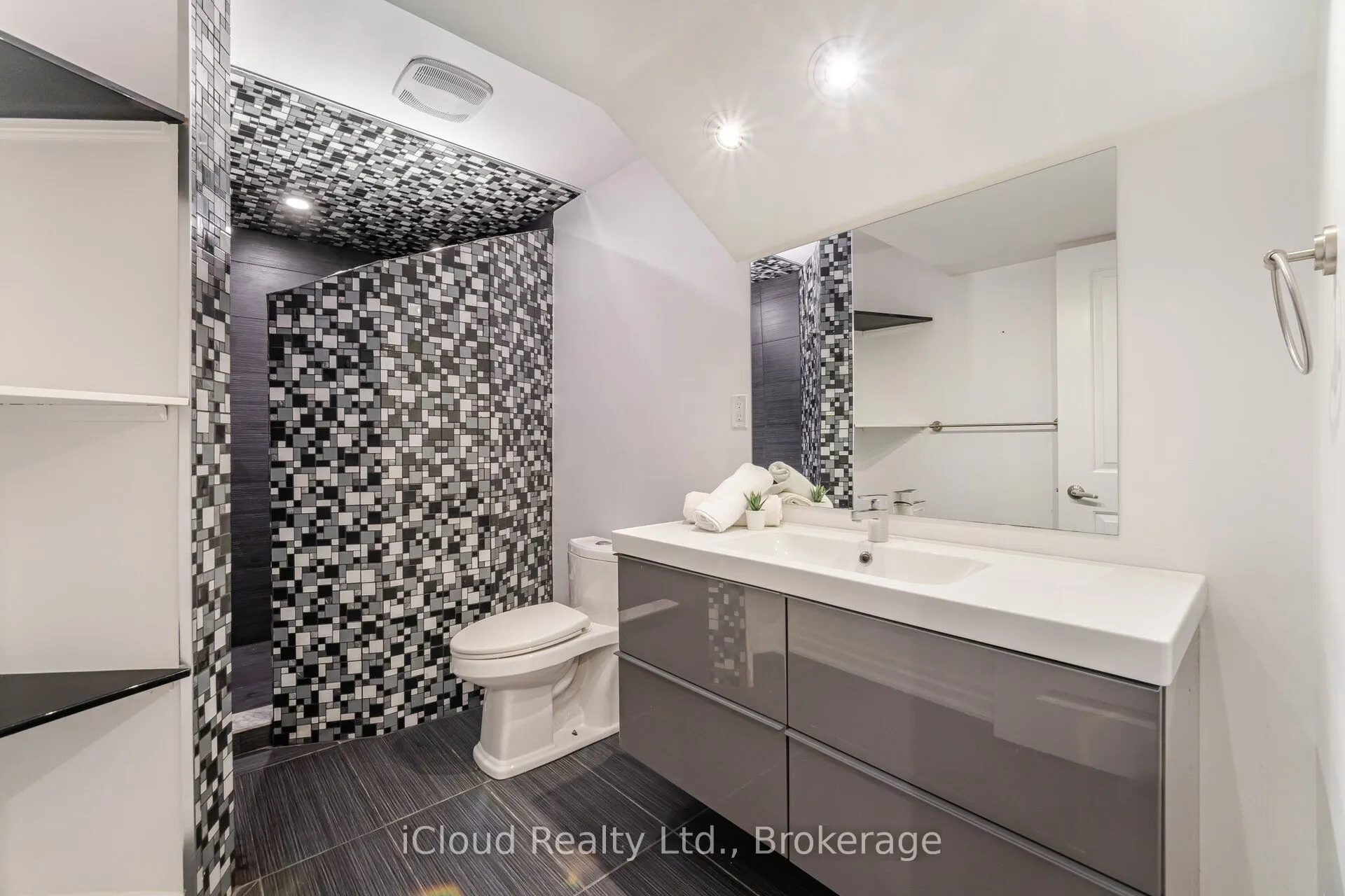 2185 Highcliffe Way