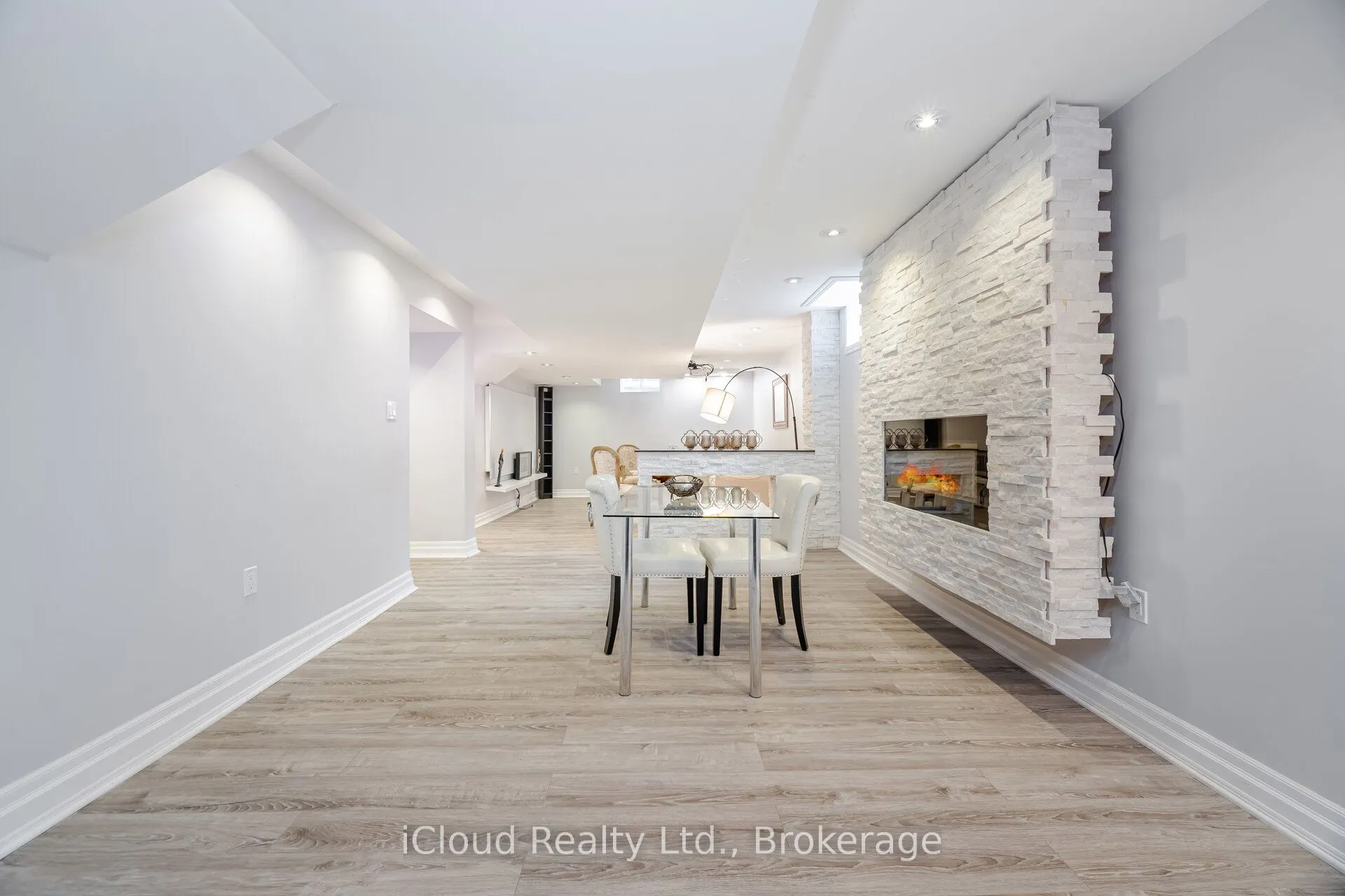 2185 Highcliffe Way