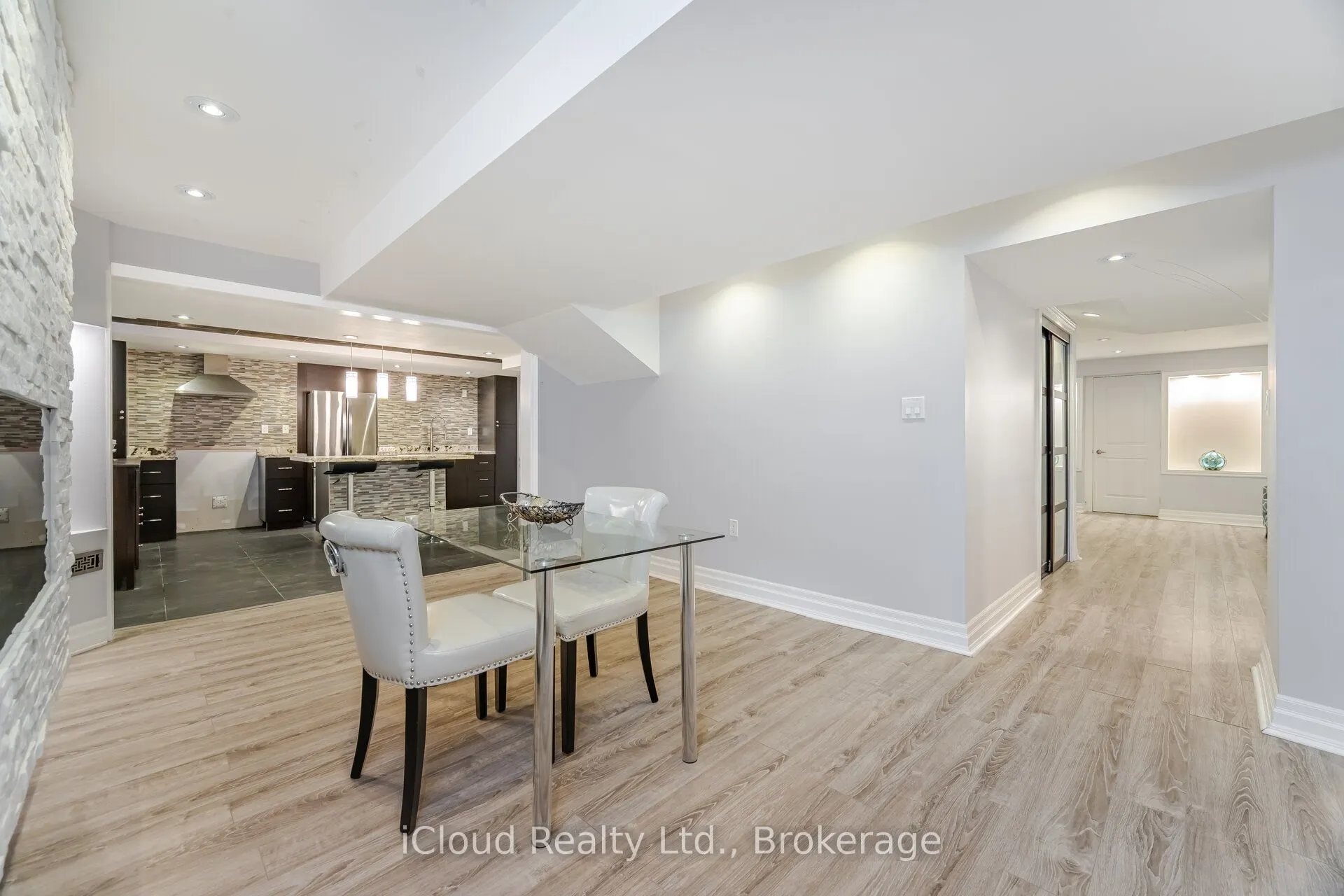 2185 Highcliffe Way