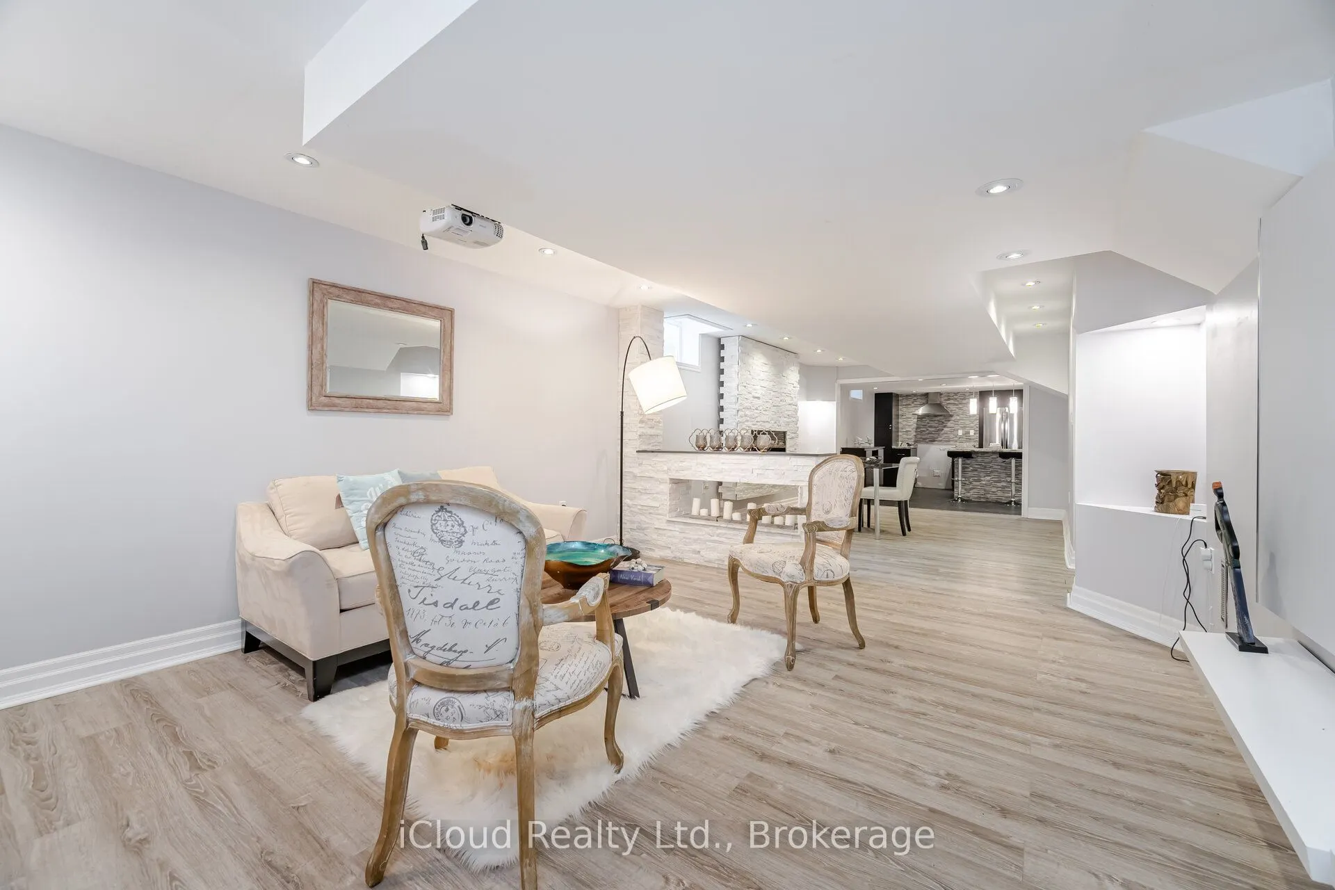 2185 Highcliffe Way