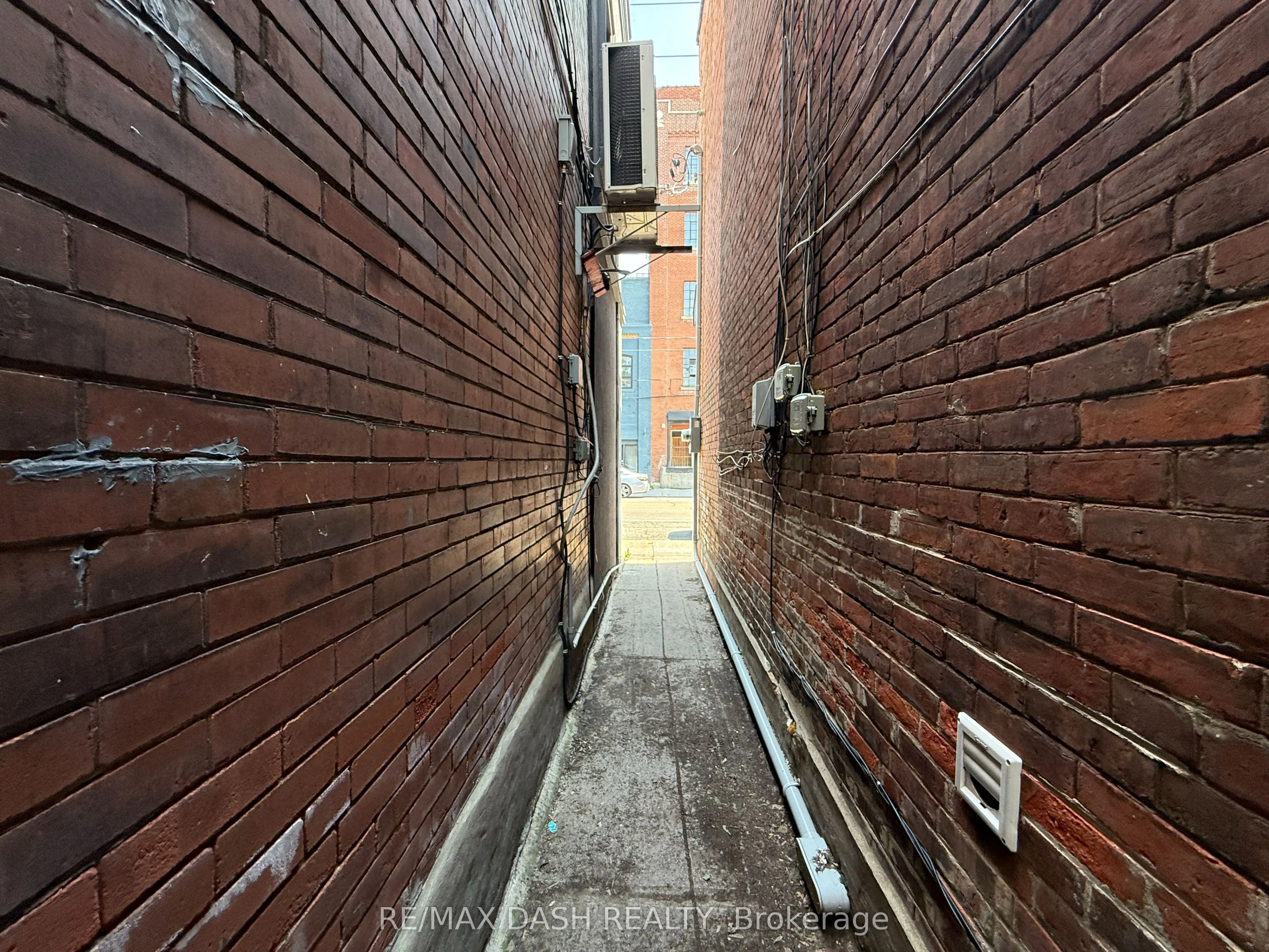 2471 Dundas Street W, #UPPER