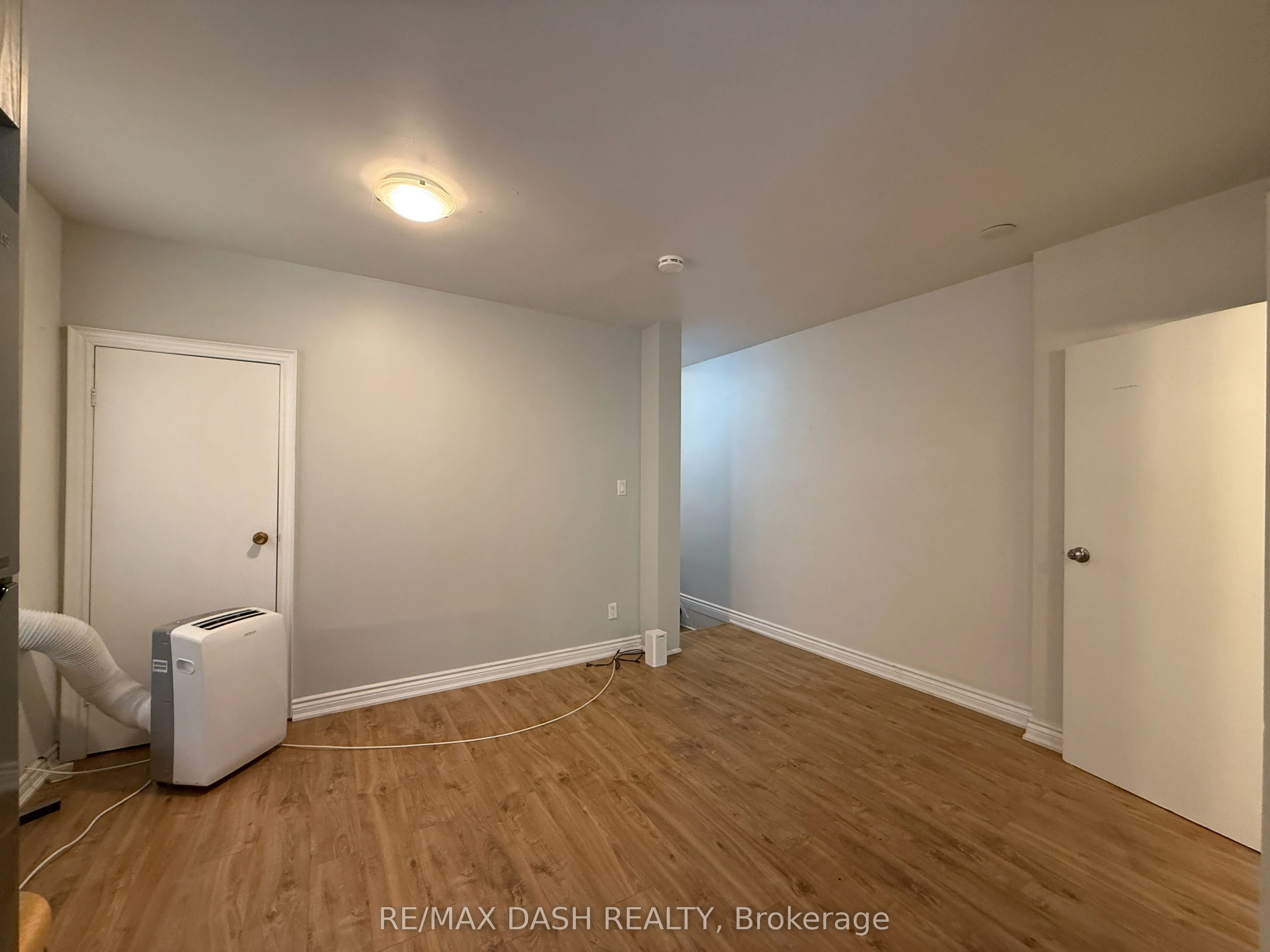 2471 Dundas Street W, #UPPER
