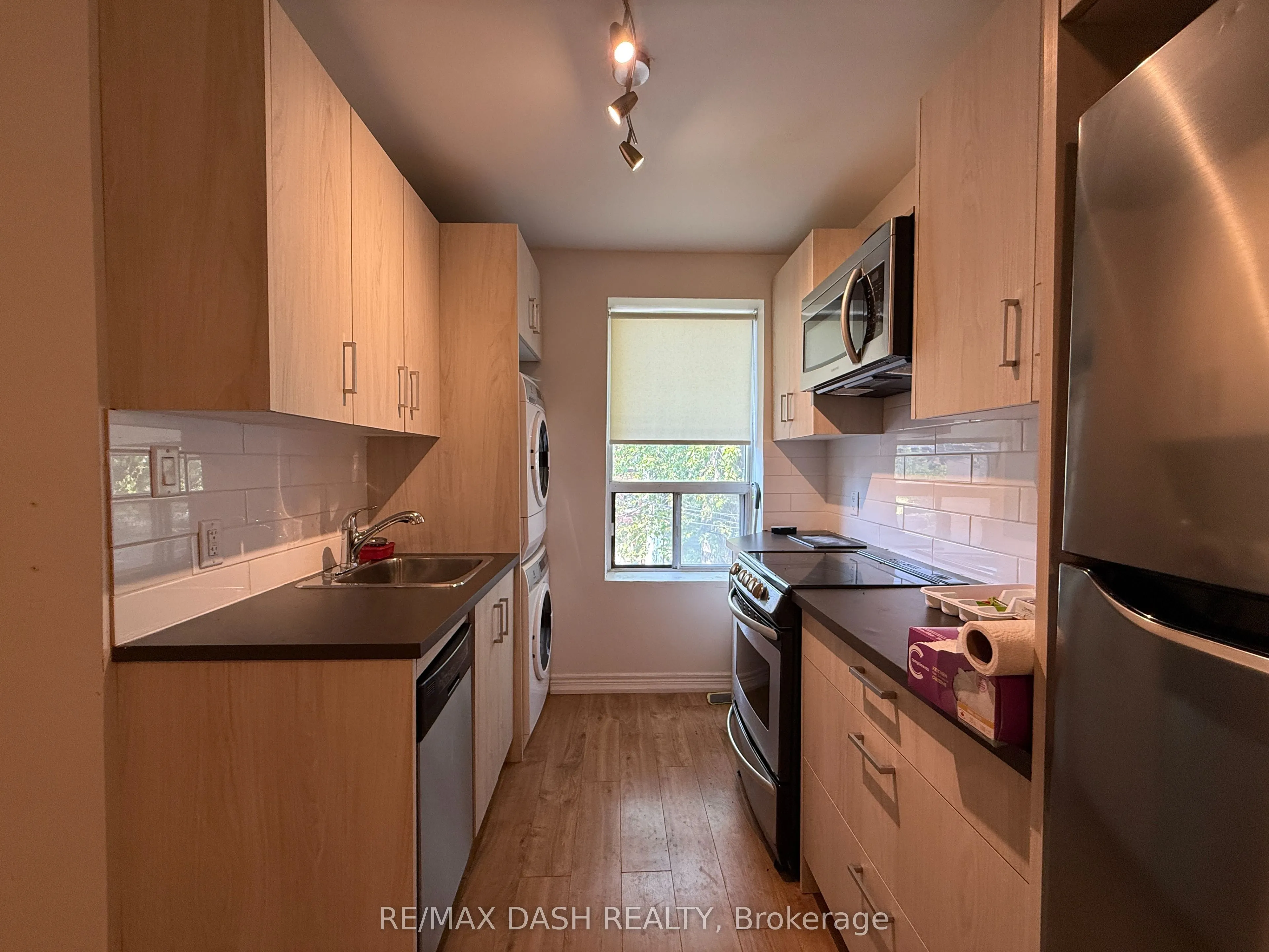 2471 Dundas Street W, #UPPER