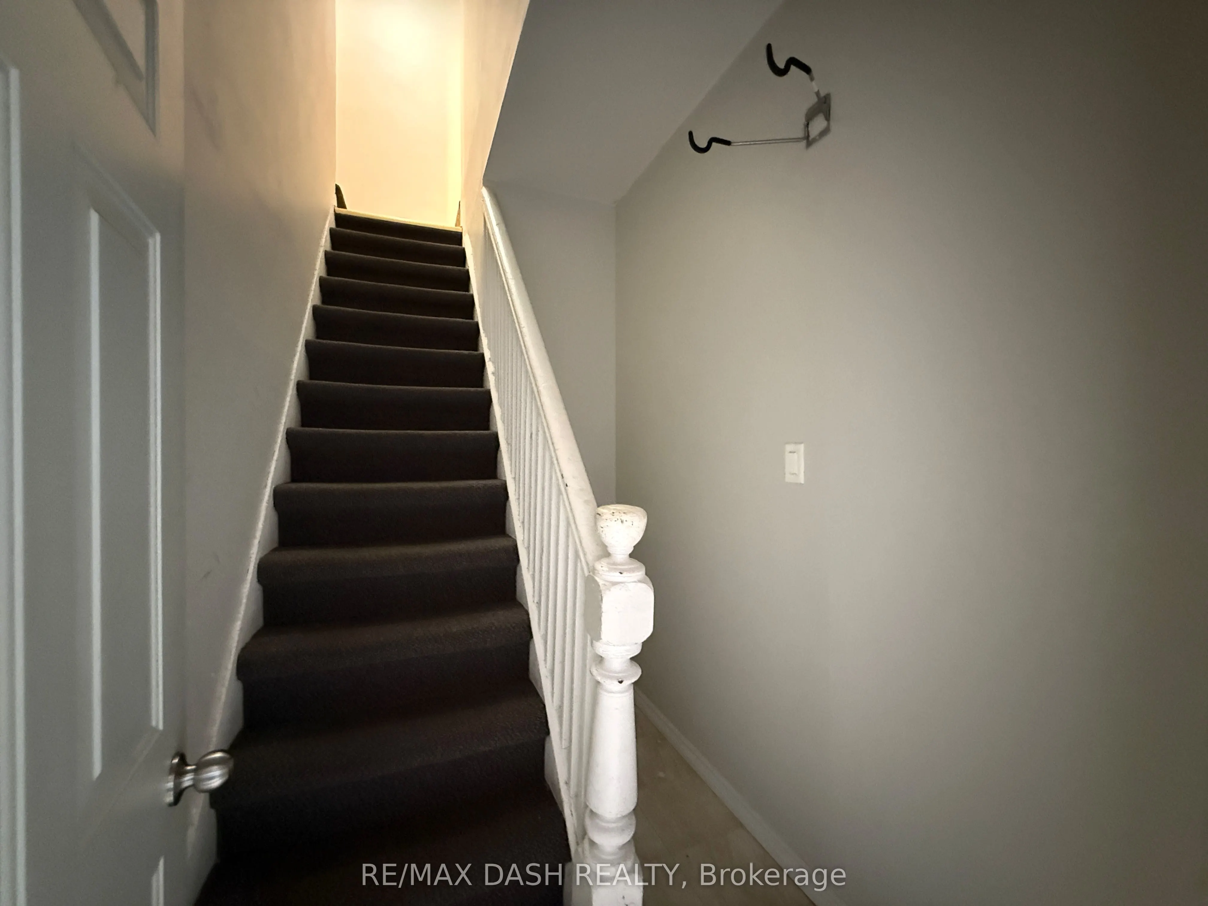 2471 Dundas Street W, #UPPER