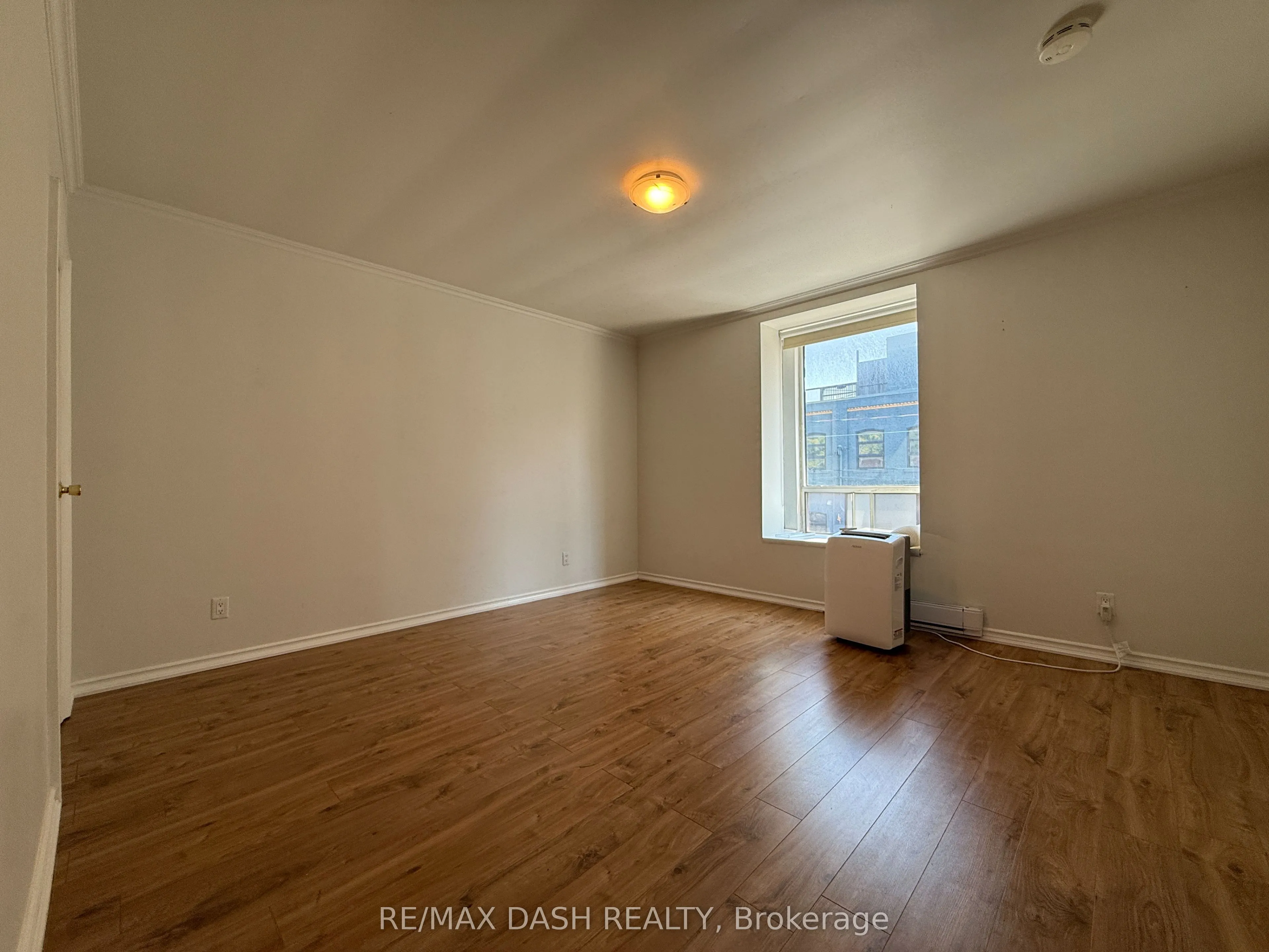 2471 Dundas Street W, #UPPER